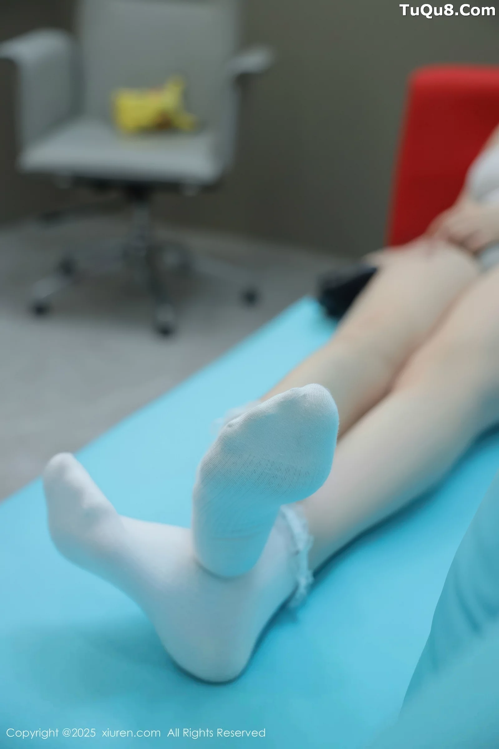 [[XiuRen秀人网]秀人网]No.10676_模特李沁恩lrene性感白色居家上衣配灰色内衣秀丰腴身材诱惑写真70P