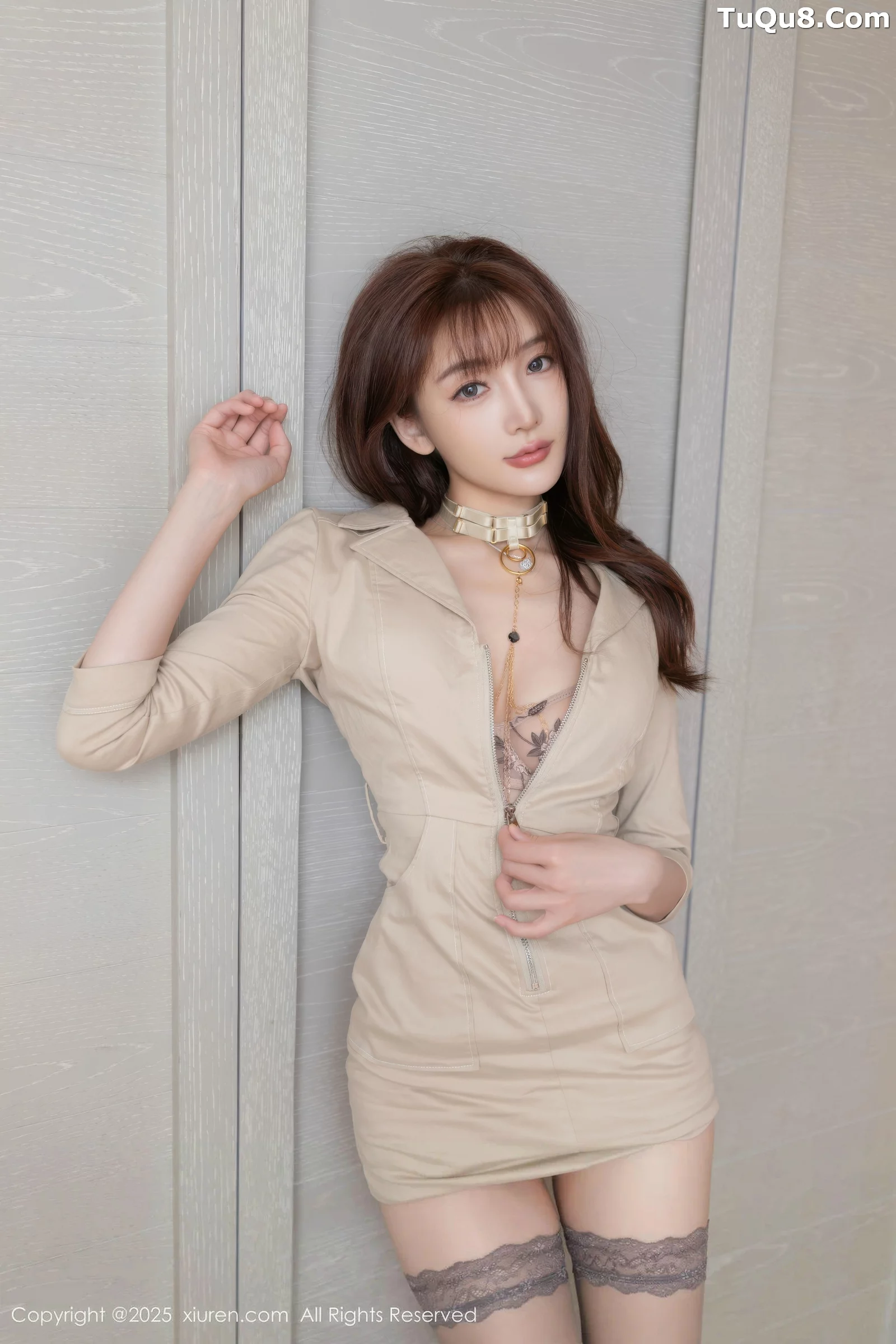 [[XiuRen秀人网]秀人网]No.10677_模特陆萱萱性感浅色连体裙配黑色丝袜秀柔美身姿迷人诱惑写真73P