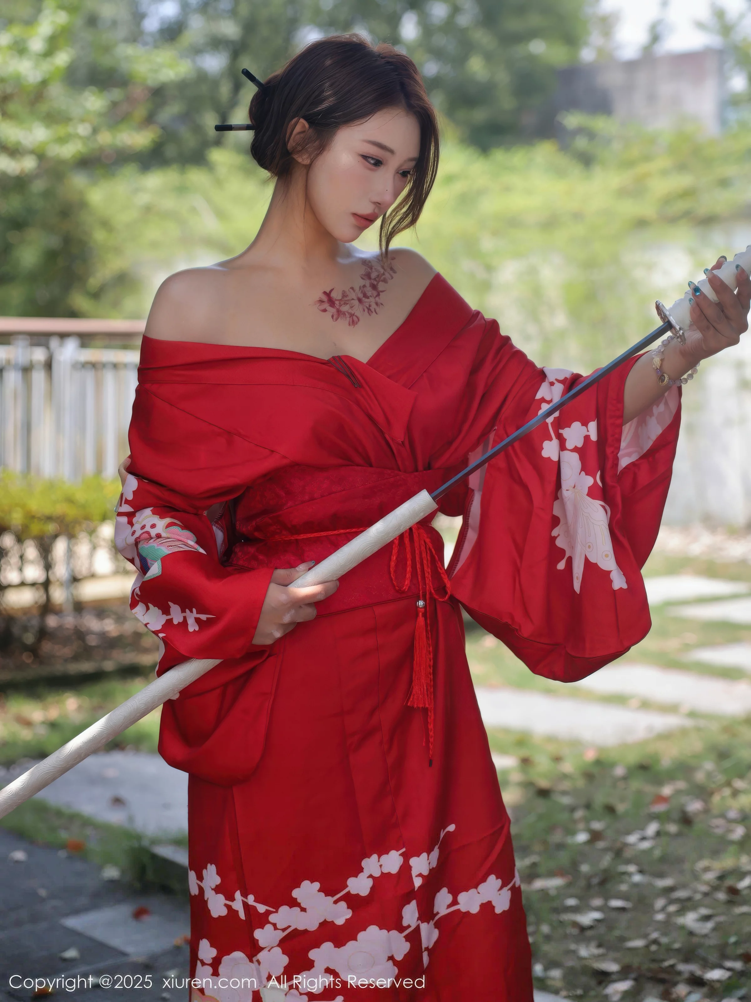 [[XiuRen秀人网]秀人网]No.10683_模特金允希Yuki户外性感红色和服半脱秀完美身材惹火诱惑写真80P