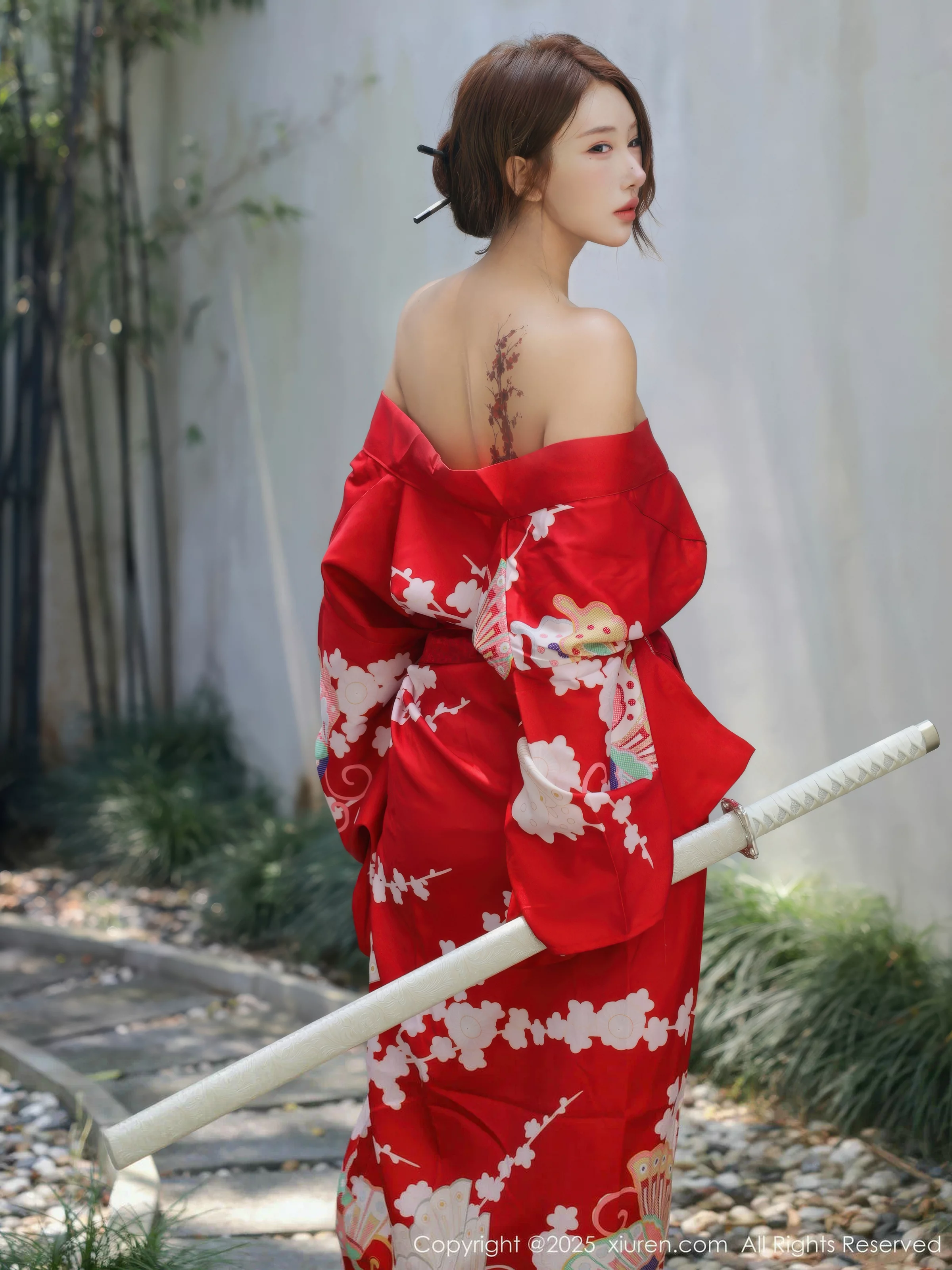 [[XiuRen秀人网]秀人网]No.10683_模特金允希Yuki户外性感红色和服半脱秀完美身材惹火诱惑写真80P