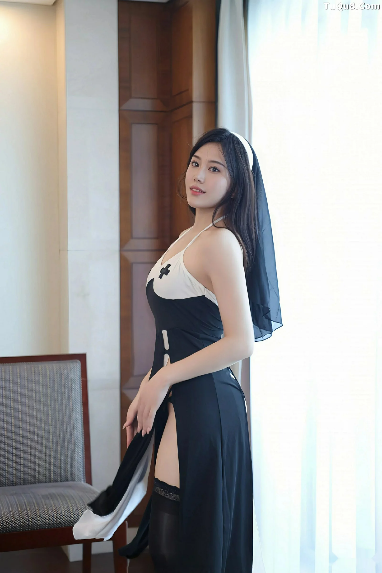 [[XiuRen秀人网]秀人网]No.10690_模特白薇薇vcvc性感黑白修女服饰配黑色丝袜秀丰腴身材诱惑写真71P