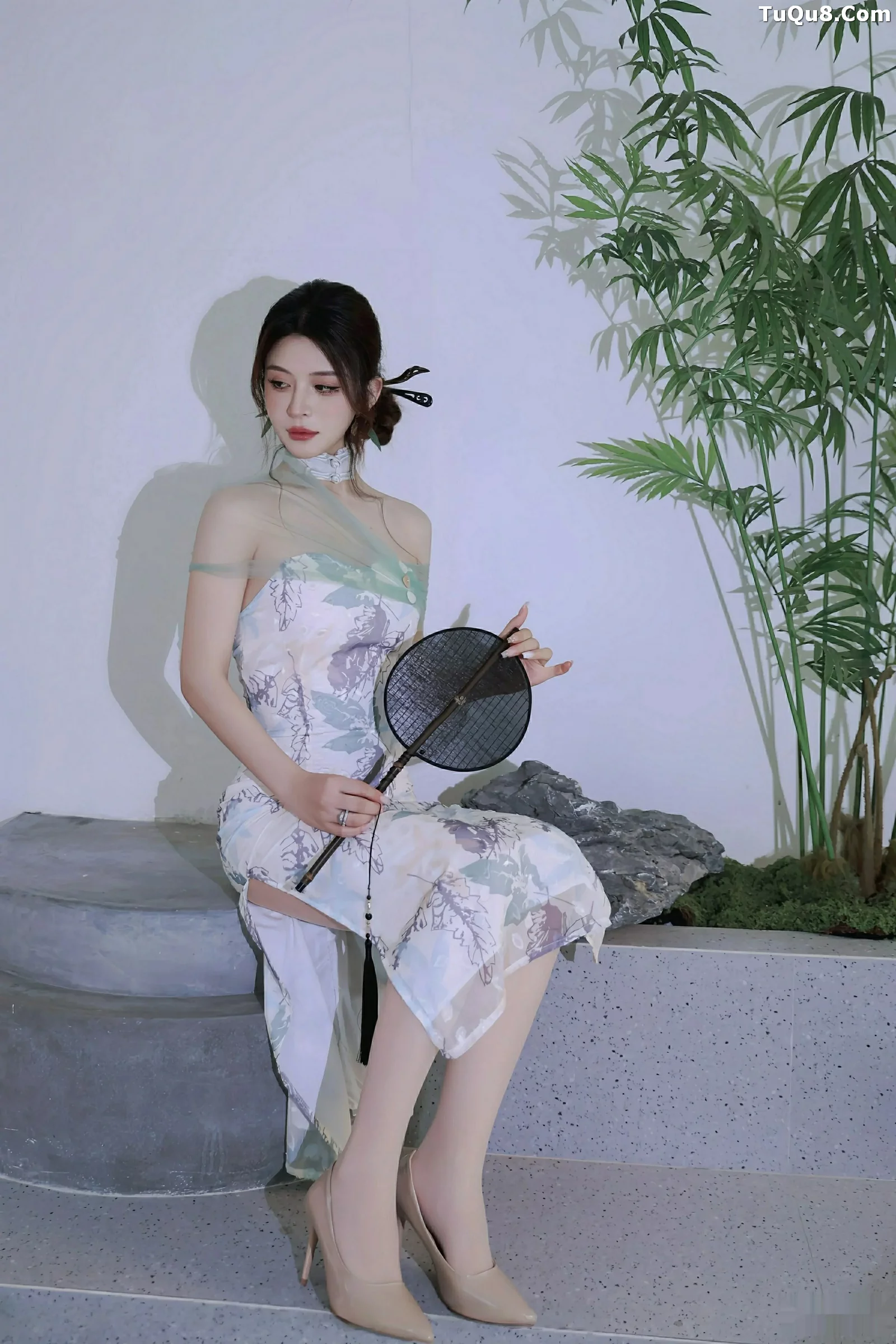 [[XiuRen秀人网]秀人网]No.10694_模特阿依莎性感浅色古风服饰配超薄肉色秀高挑曼妙身材诱惑写真82P