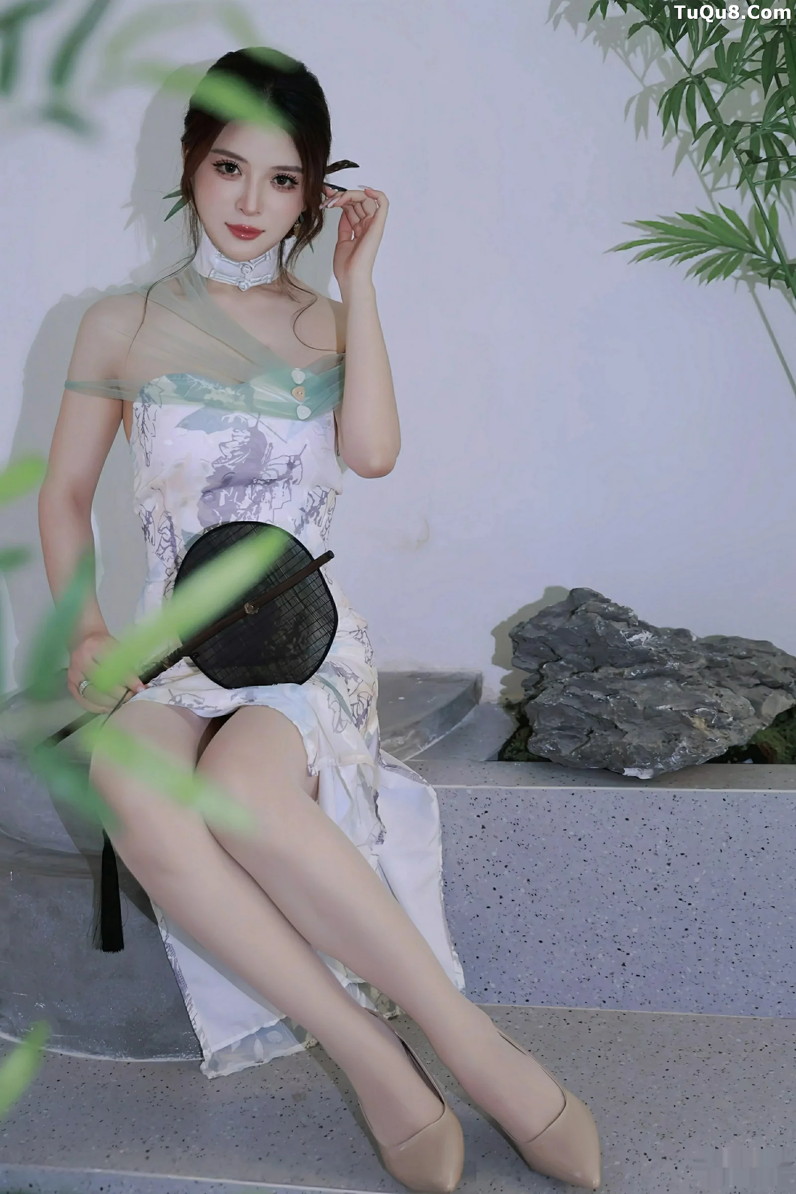 [[XiuRen秀人网]秀人网]No.10694_模特阿依莎性感浅色古风服饰配超薄肉色秀高挑曼妙身材诱惑写真82P