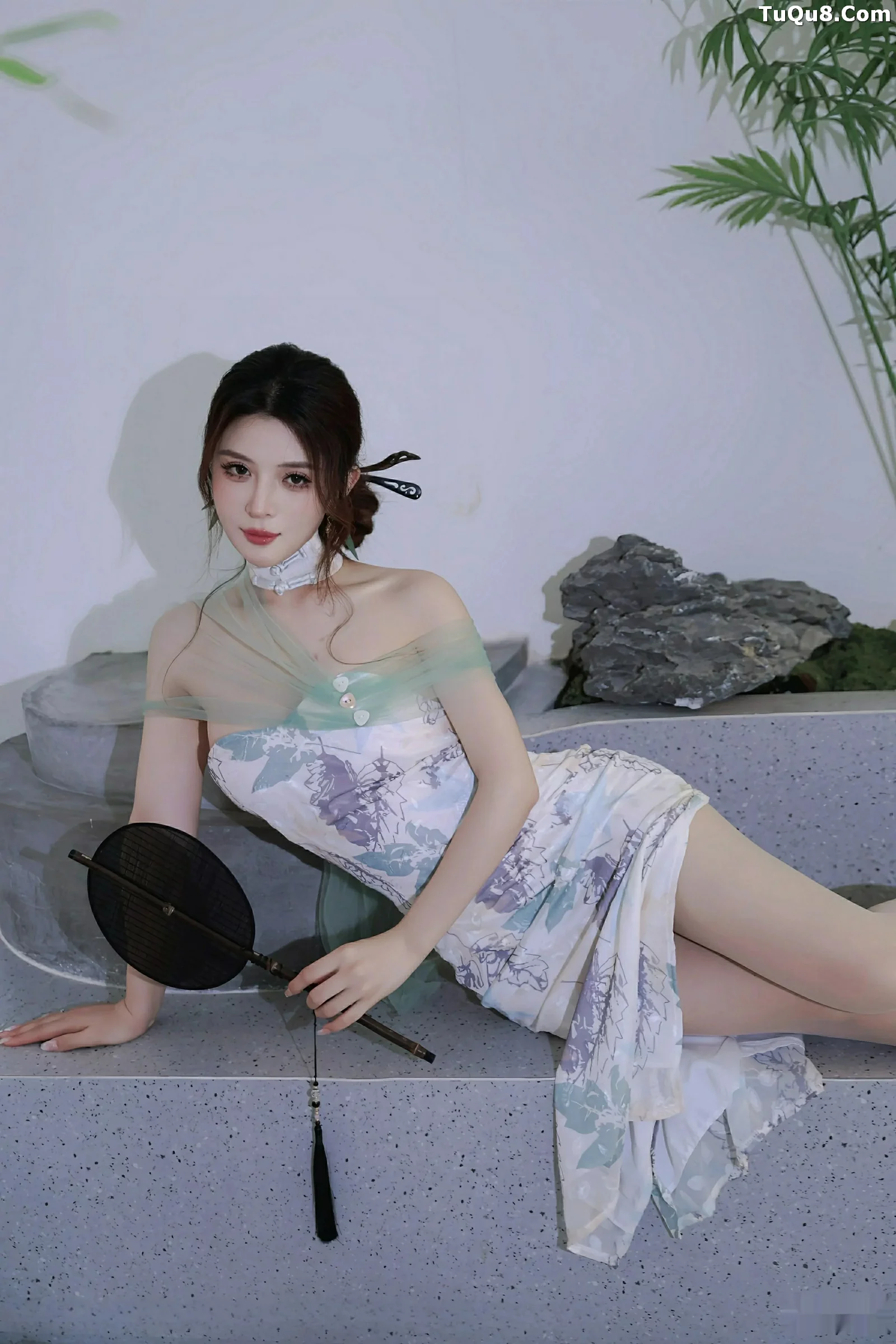 [[XiuRen秀人网]秀人网]No.10694_模特阿依莎性感浅色古风服饰配超薄肉色秀高挑曼妙身材诱惑写真82P