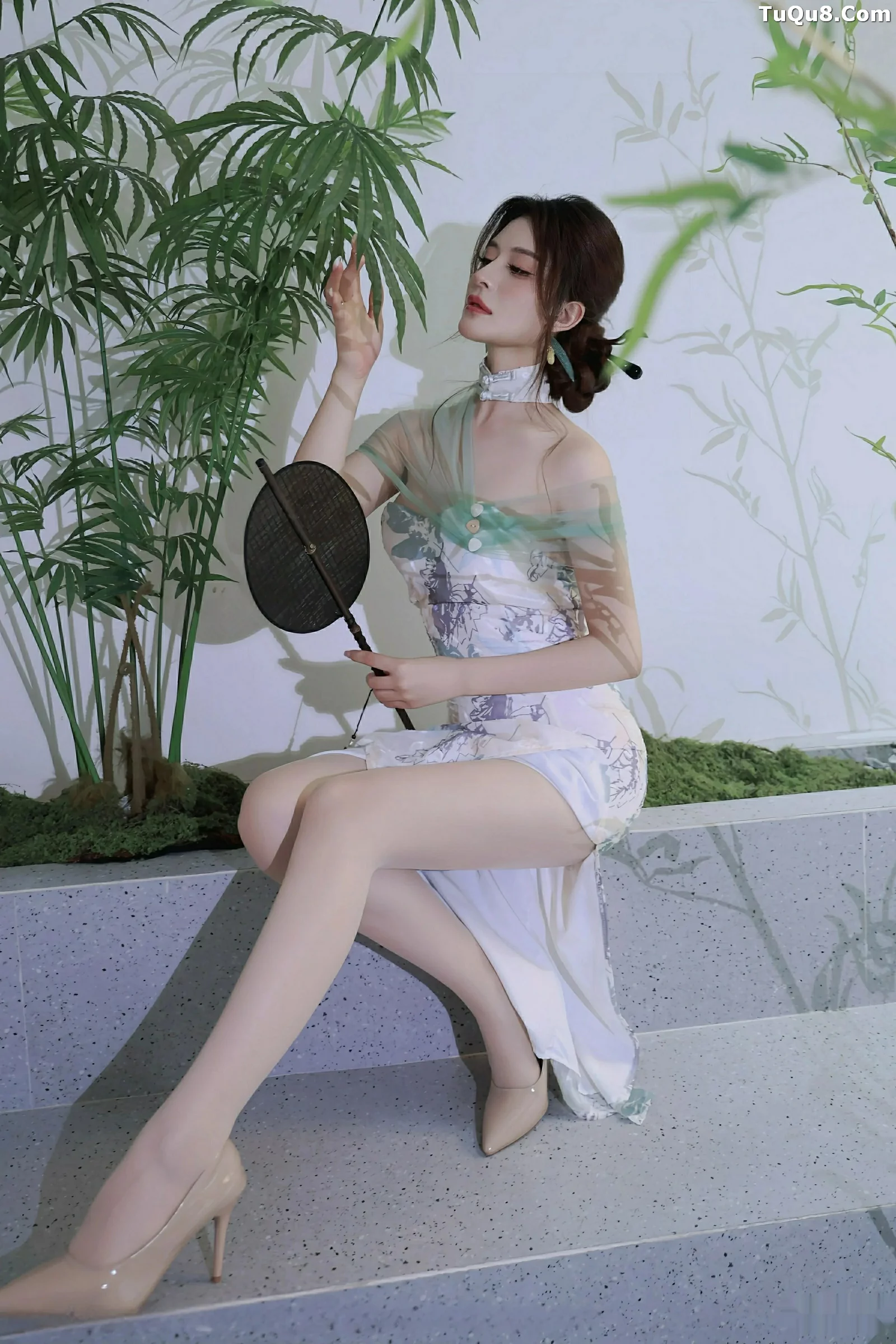 [[XiuRen秀人网]秀人网]No.10694_模特阿依莎性感浅色古风服饰配超薄肉色秀高挑曼妙身材诱惑写真82P