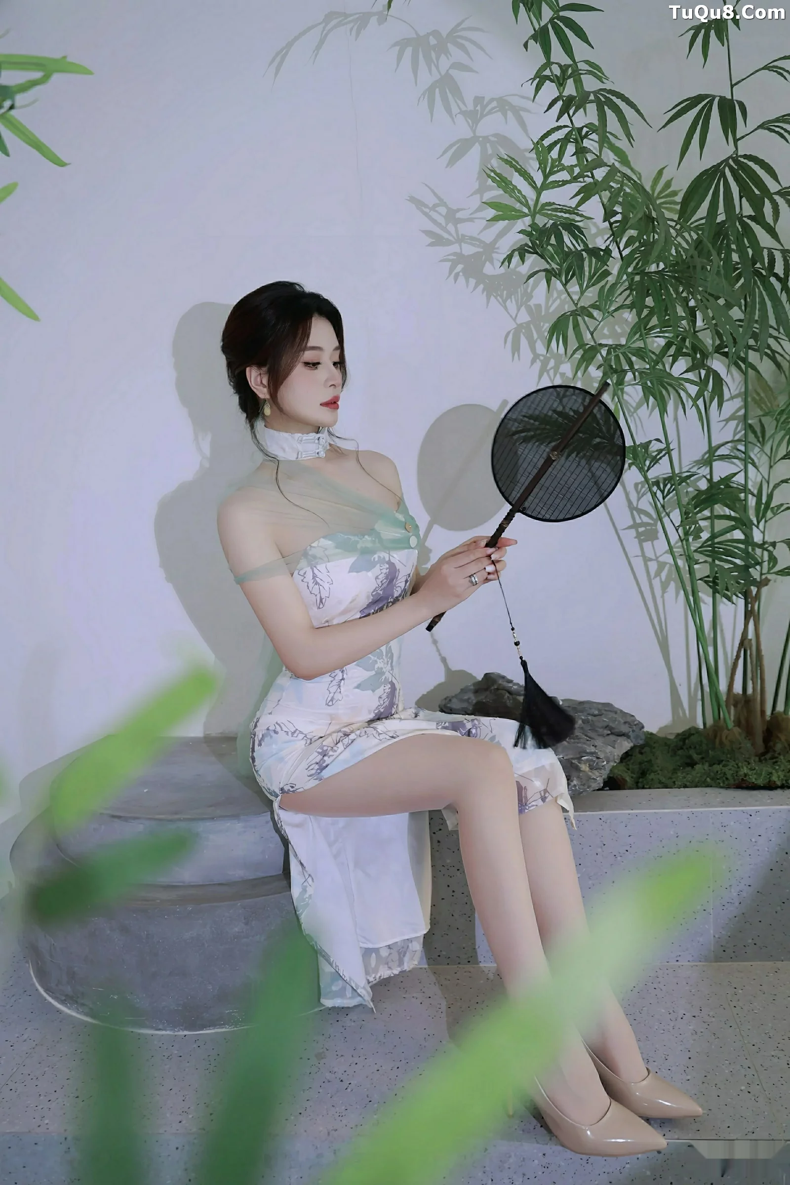 [[XiuRen秀人网]秀人网]No.10694_模特阿依莎性感浅色古风服饰配超薄肉色秀高挑曼妙身材诱惑写真82P