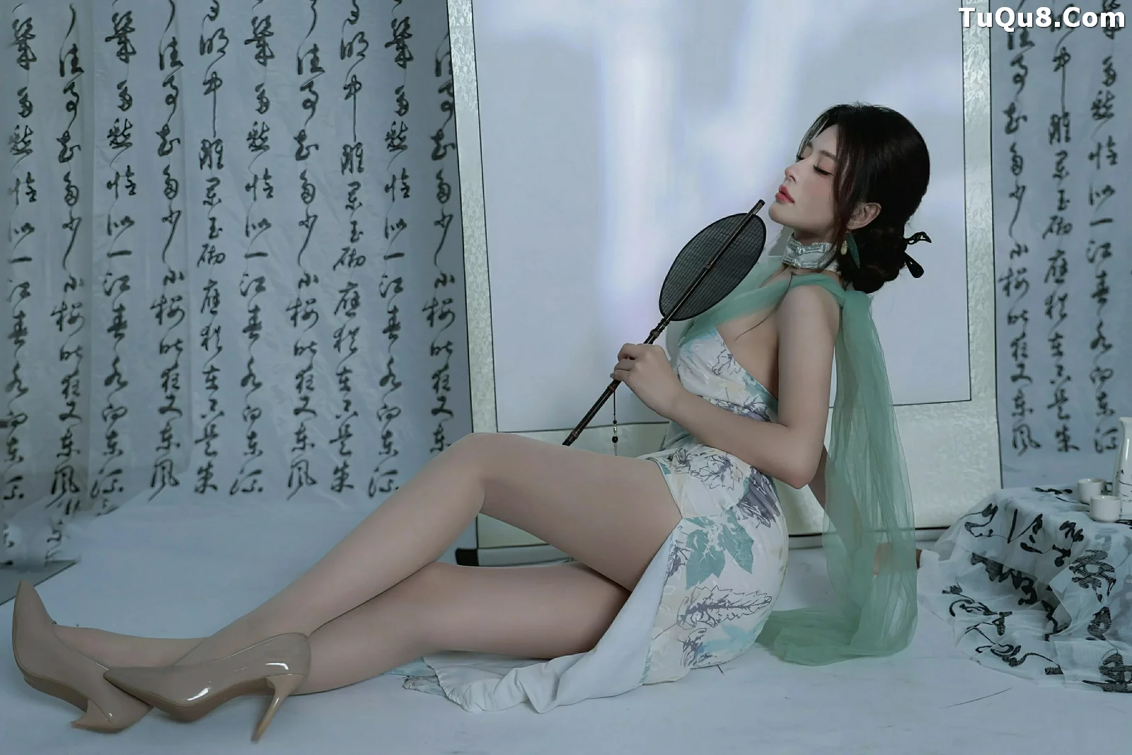 [[XiuRen秀人网]秀人网]No.10694_模特阿依莎性感浅色古风服饰配超薄肉色秀高挑曼妙身材诱惑写真82P