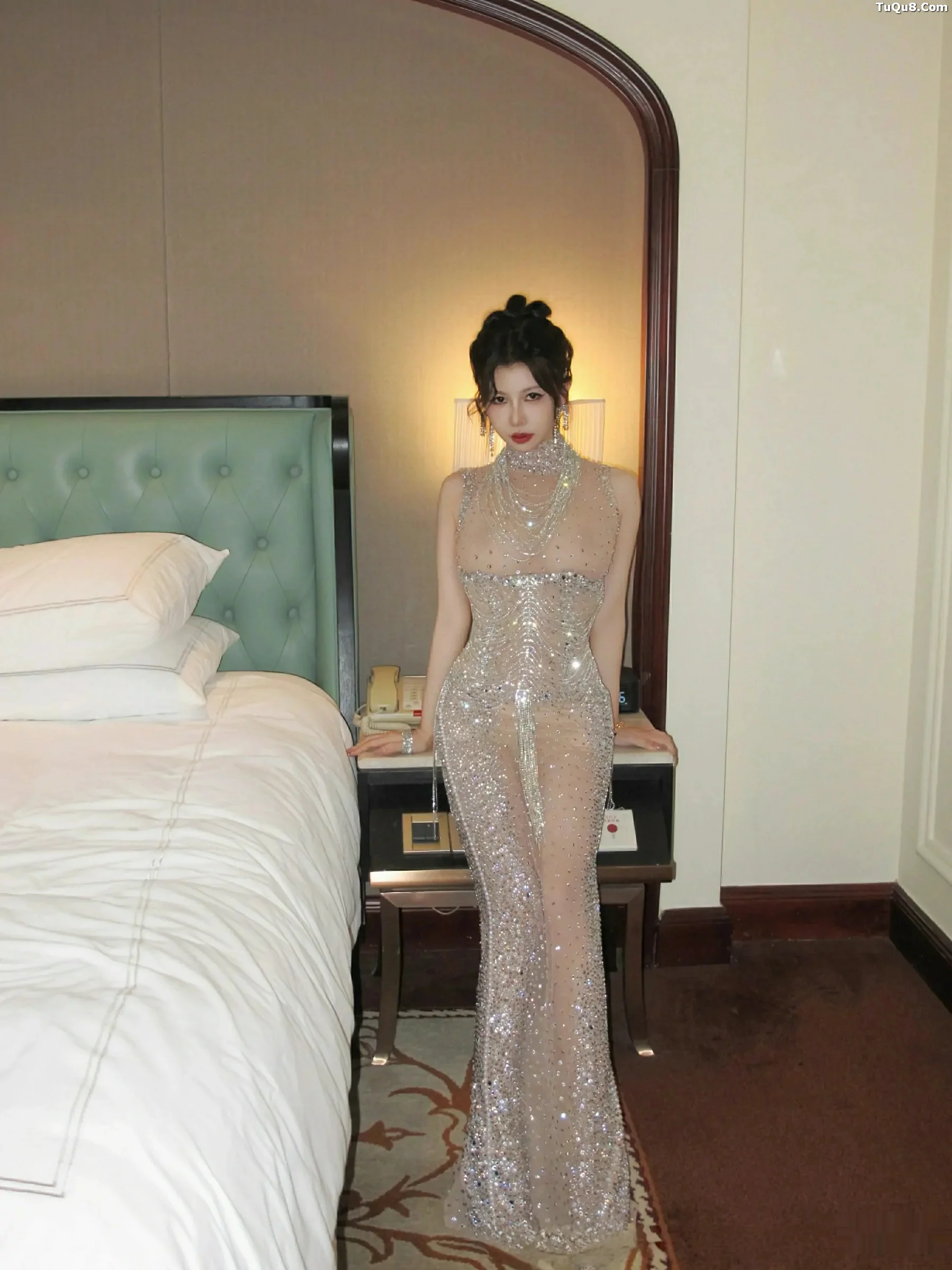 [[XiuRen秀人网]秀人网]No.10802_模特尹甜甜sunny性感薄透闪亮连衣长裙秀完美身材迷人诱惑写真88P