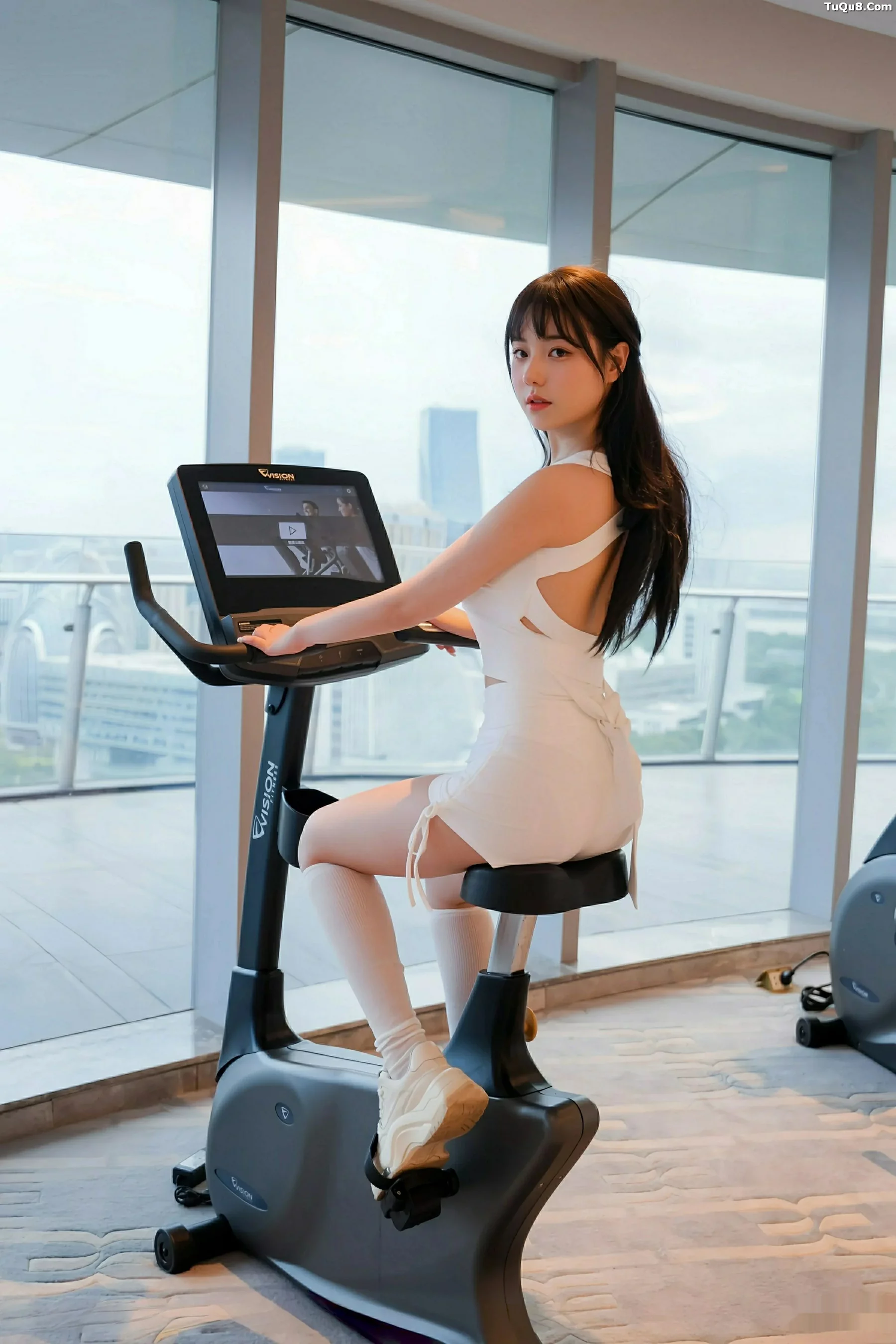 [[XiuRen秀人网]秀人网]No.10808_模特软情健身房场景性感白色运动服配白丝袜秀曼妙身姿诱惑写真81P