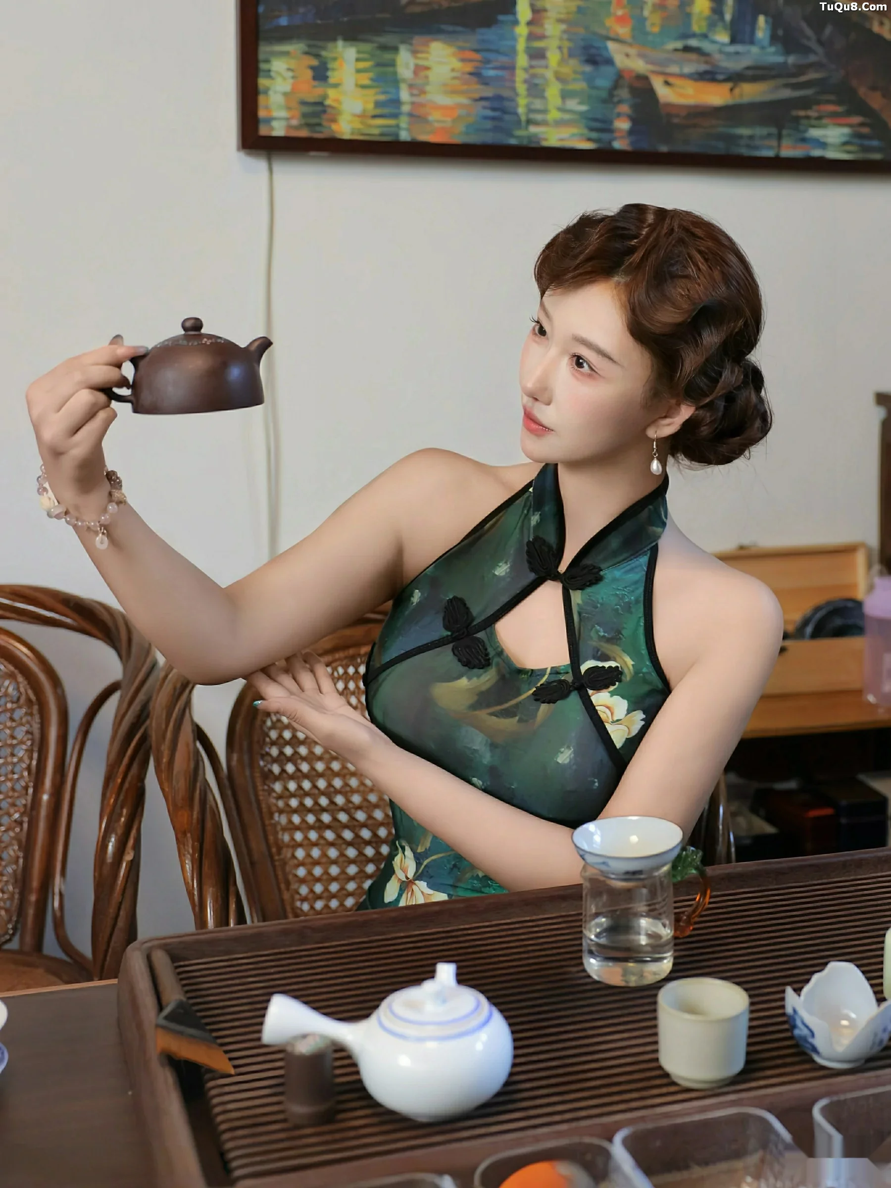 [[XiuRen秀人网]秀人网]No.10815_模特金允希Yuki性感绿色旗袍配超薄肉丝秀丰腴身材迷人诱惑写真78P