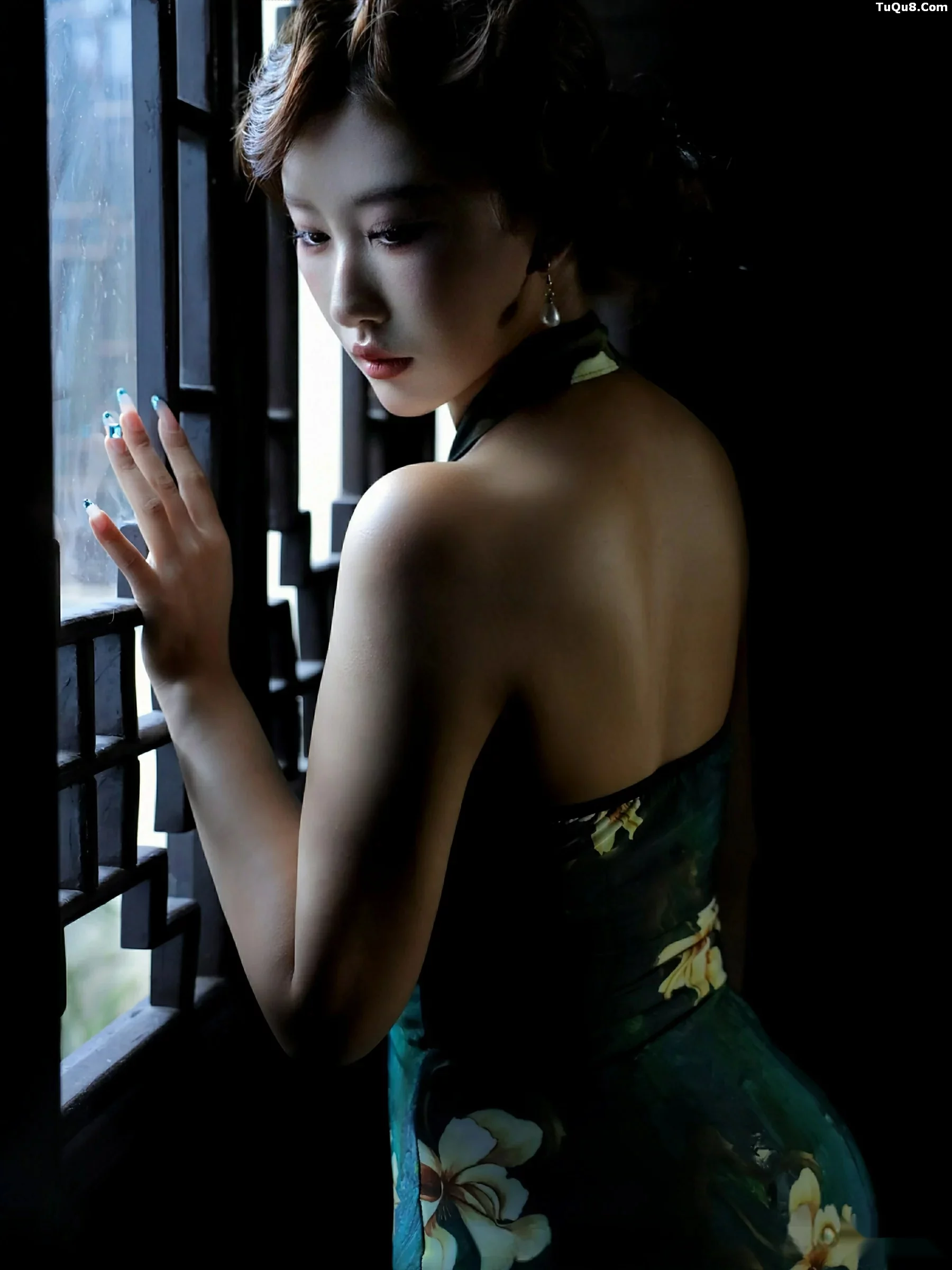 [[XiuRen秀人网]秀人网]No.10815_模特金允希Yuki性感绿色旗袍配超薄肉丝秀丰腴身材迷人诱惑写真78P