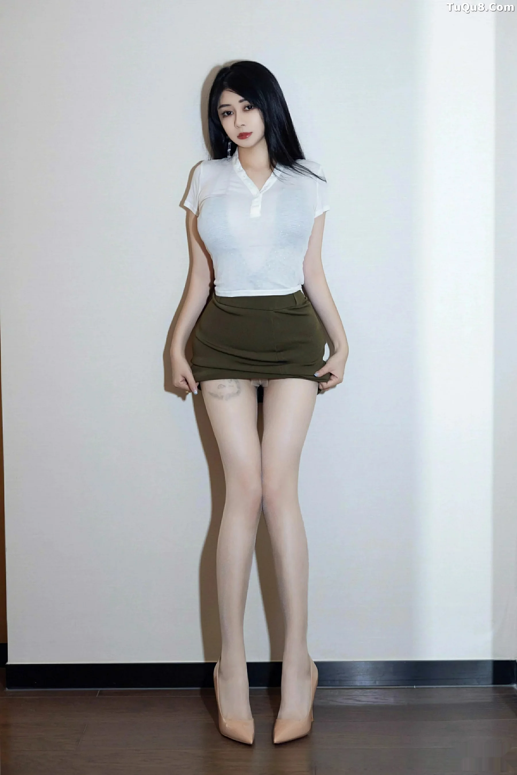 [HuaYang花漾]Vol.647_模特凯竹Quinn性感白T露金属内衣配原色丝袜秀丰腴身材诱惑写真54P