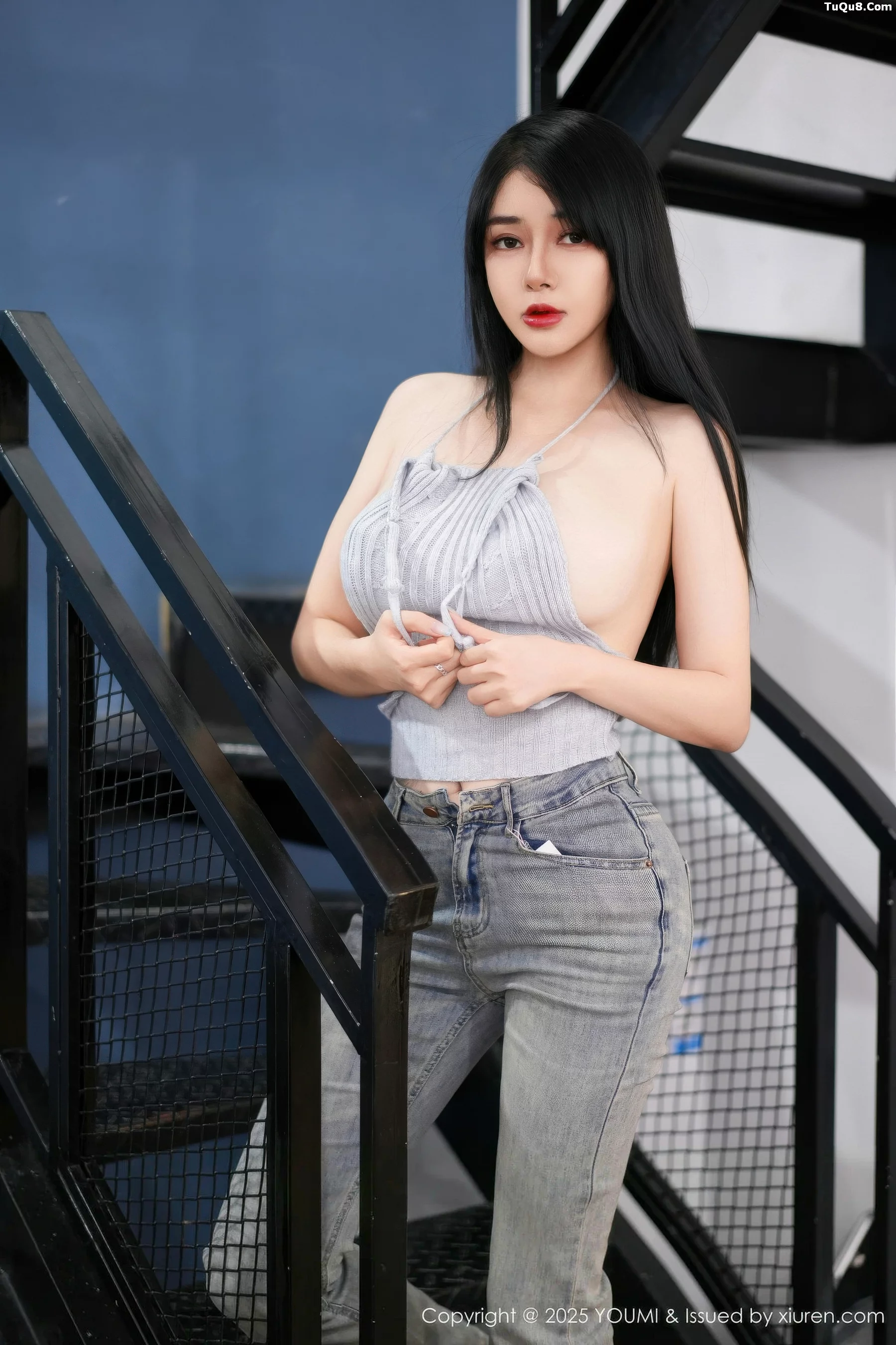 [YouMi尤蜜荟]Vol.1171_模特凯竹Quinn性感灰色露背吊带配超薄黑丝秀丰腴身材诱惑写真67P