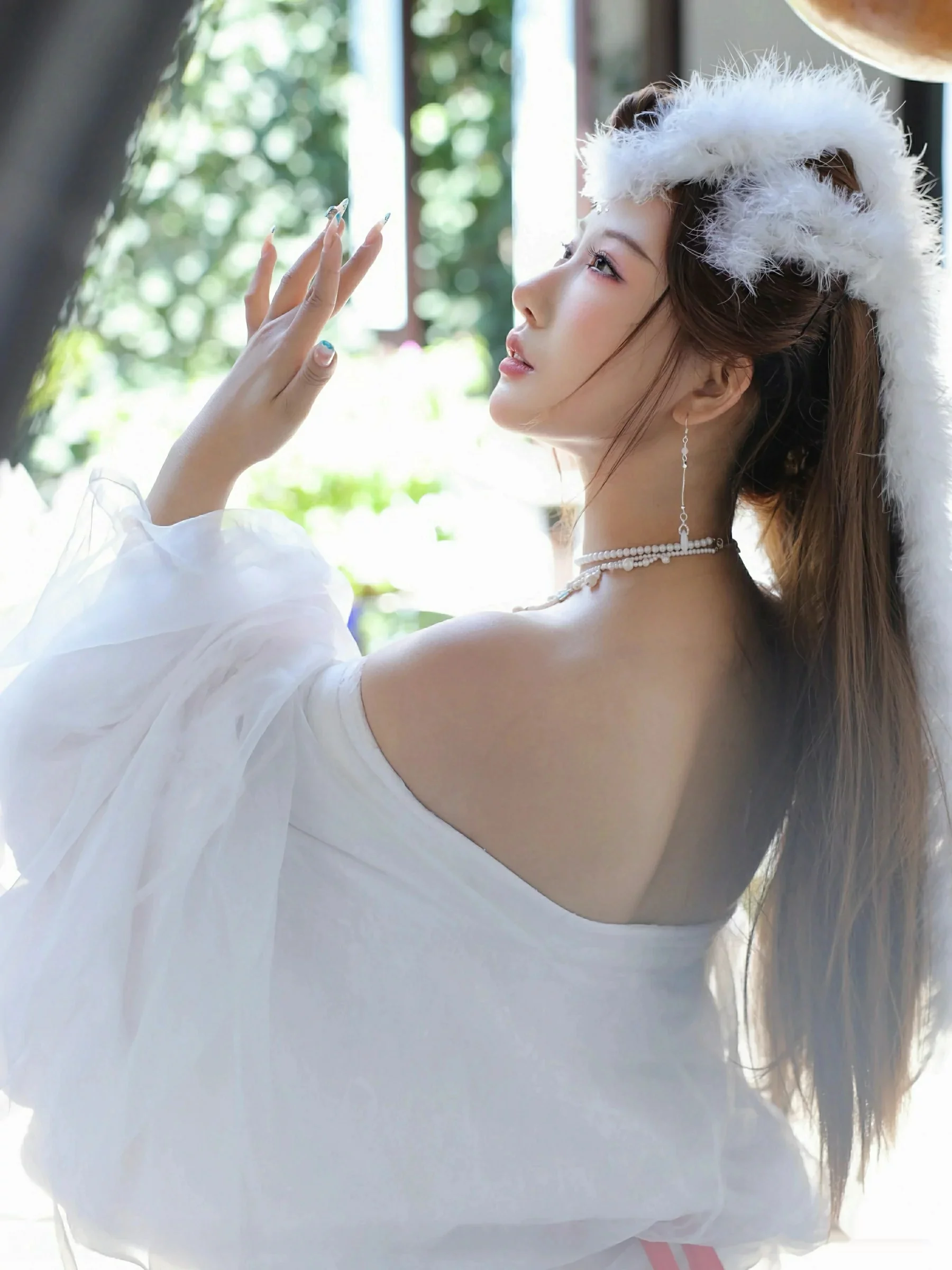 [[XiuRen秀人网]秀人网]No.10843_模特金允希Yuki性感白色锦毛鼠装扮低胸秀丰腴身材完美诱惑写真78P