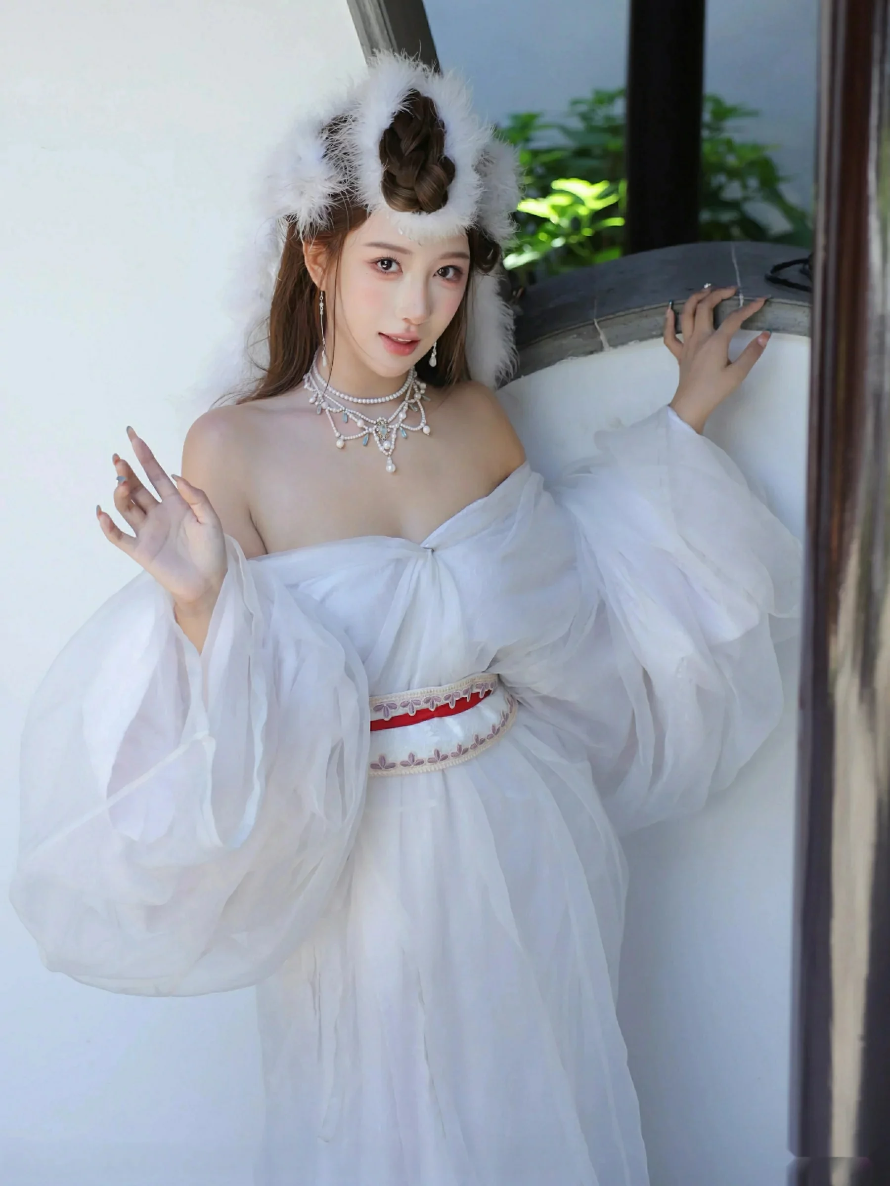 [[XiuRen秀人网]秀人网]No.10843_模特金允希Yuki性感白色锦毛鼠装扮低胸秀丰腴身材完美诱惑写真78P