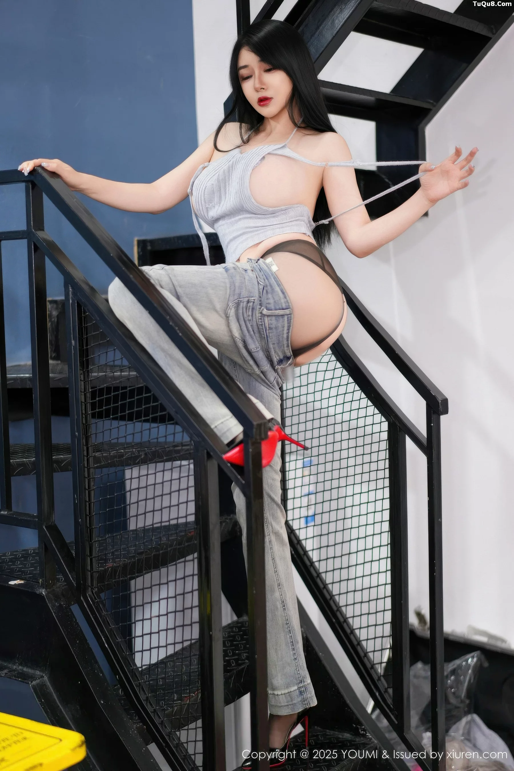 [YouMi尤蜜荟]Vol.1171_模特凯竹Quinn性感灰色露背吊带配超薄黑丝秀丰腴身材诱惑写真67P