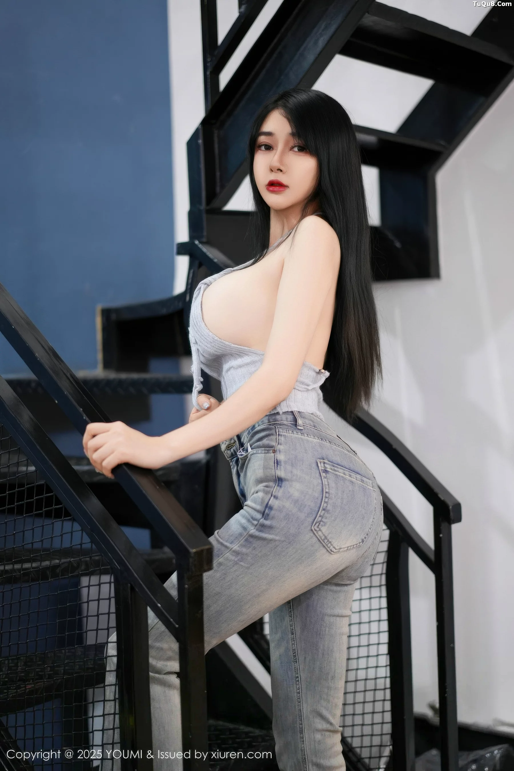 [YouMi尤蜜荟]Vol.1171_模特凯竹Quinn性感灰色露背吊带配超薄黑丝秀丰腴身材诱惑写真67P