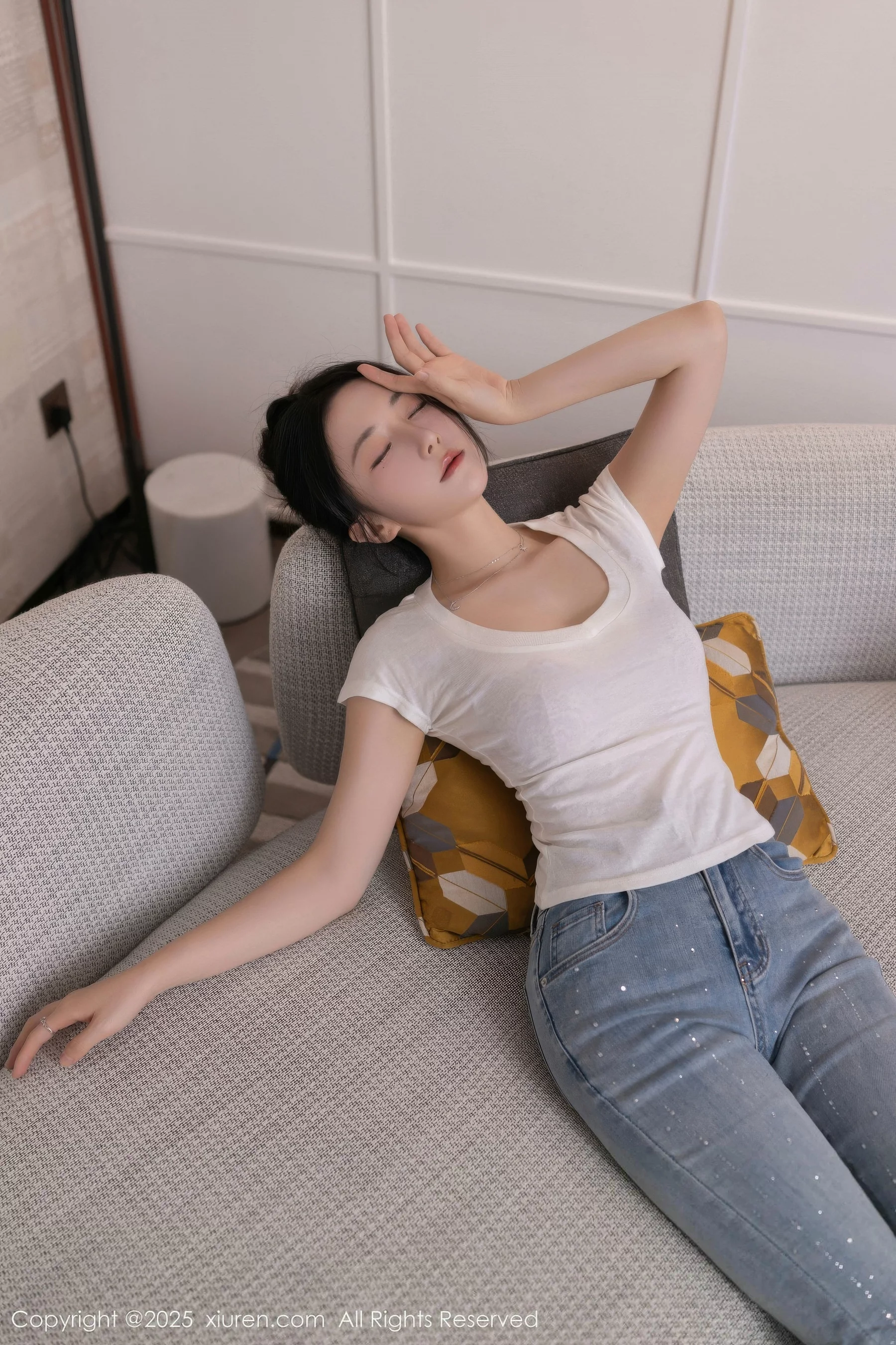 [[XiuRen秀人网]秀人网]No.10858_模特鱼子酱Fish性感暖灰蕾丝内衣配超薄肉丝秀曼妙身材诱惑写真76P