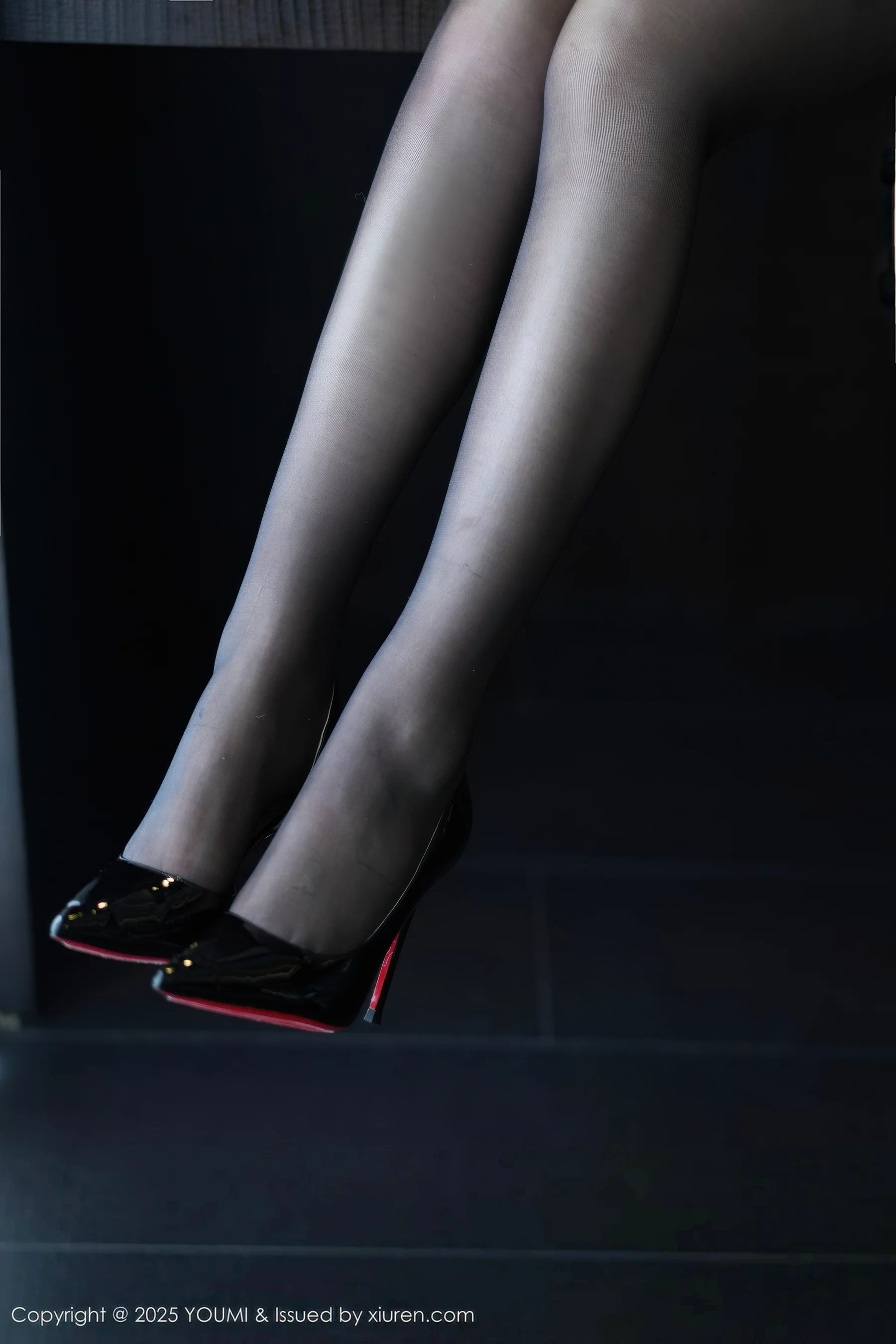 [YouMi尤蜜荟]Vol.1172_模特桃桃·夭夭twins黑色蕾丝内衣配超薄黑丝秀完美身材诱惑写真90P