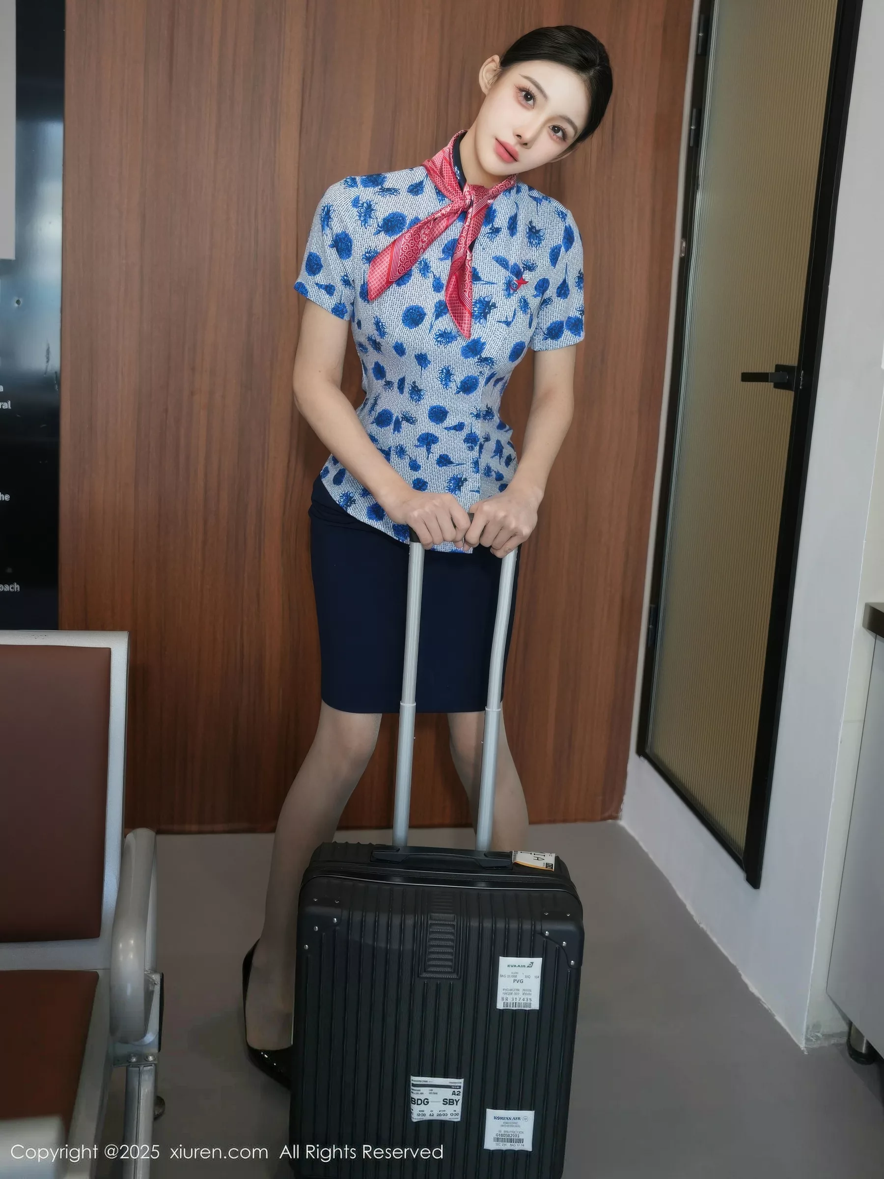 [[XiuRen秀人网]秀人网]No.10891_模特梨霜儿性感空姐制服露黑色蕾丝内衣秀丰腴身材撩人诱惑写真75P