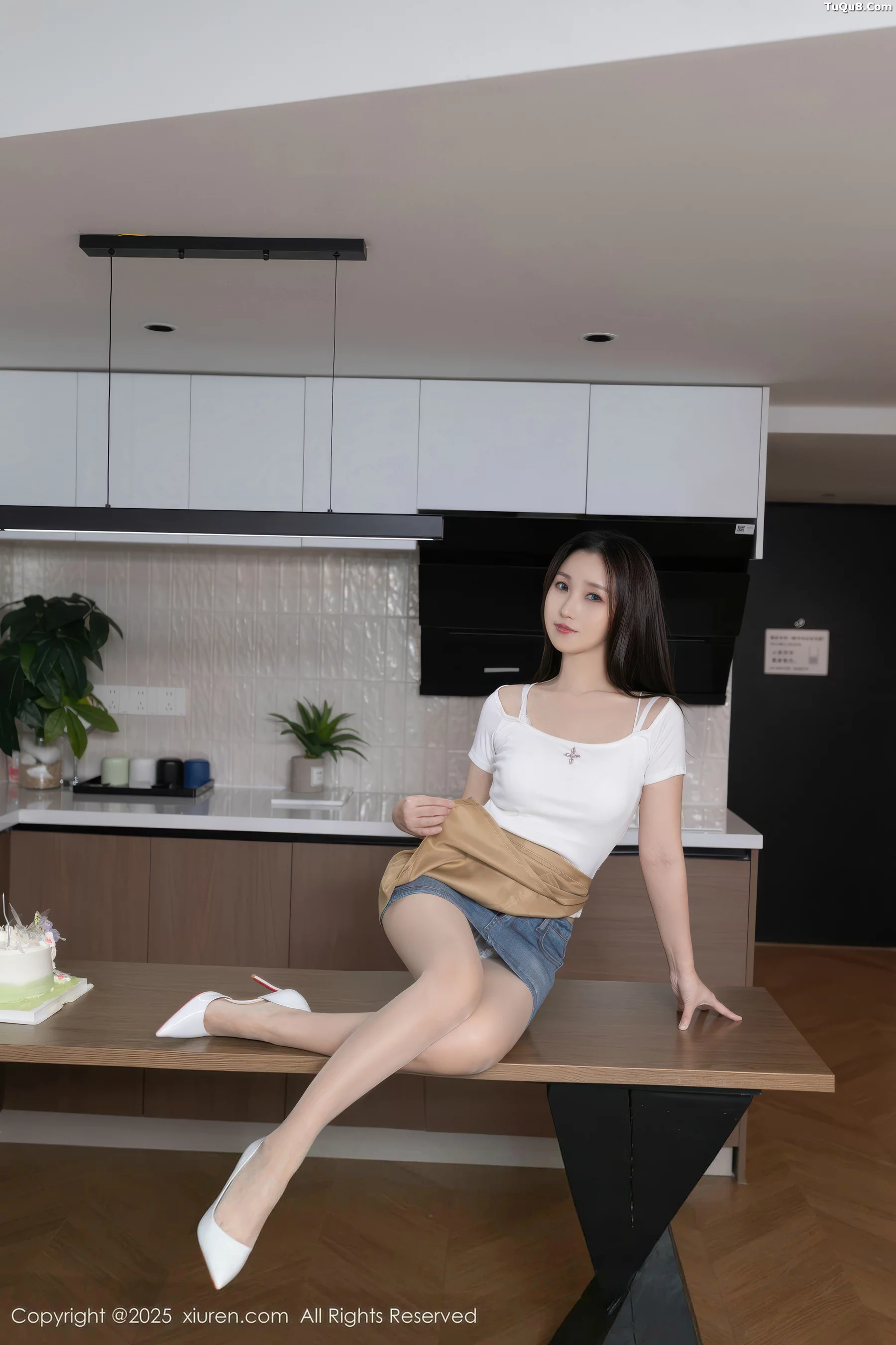 [[XiuRen秀人网]秀人网]No.10925_模特杏子Yada性感白色蕾丝内衣配超薄肉丝秀曼妙身姿诱惑写真76P