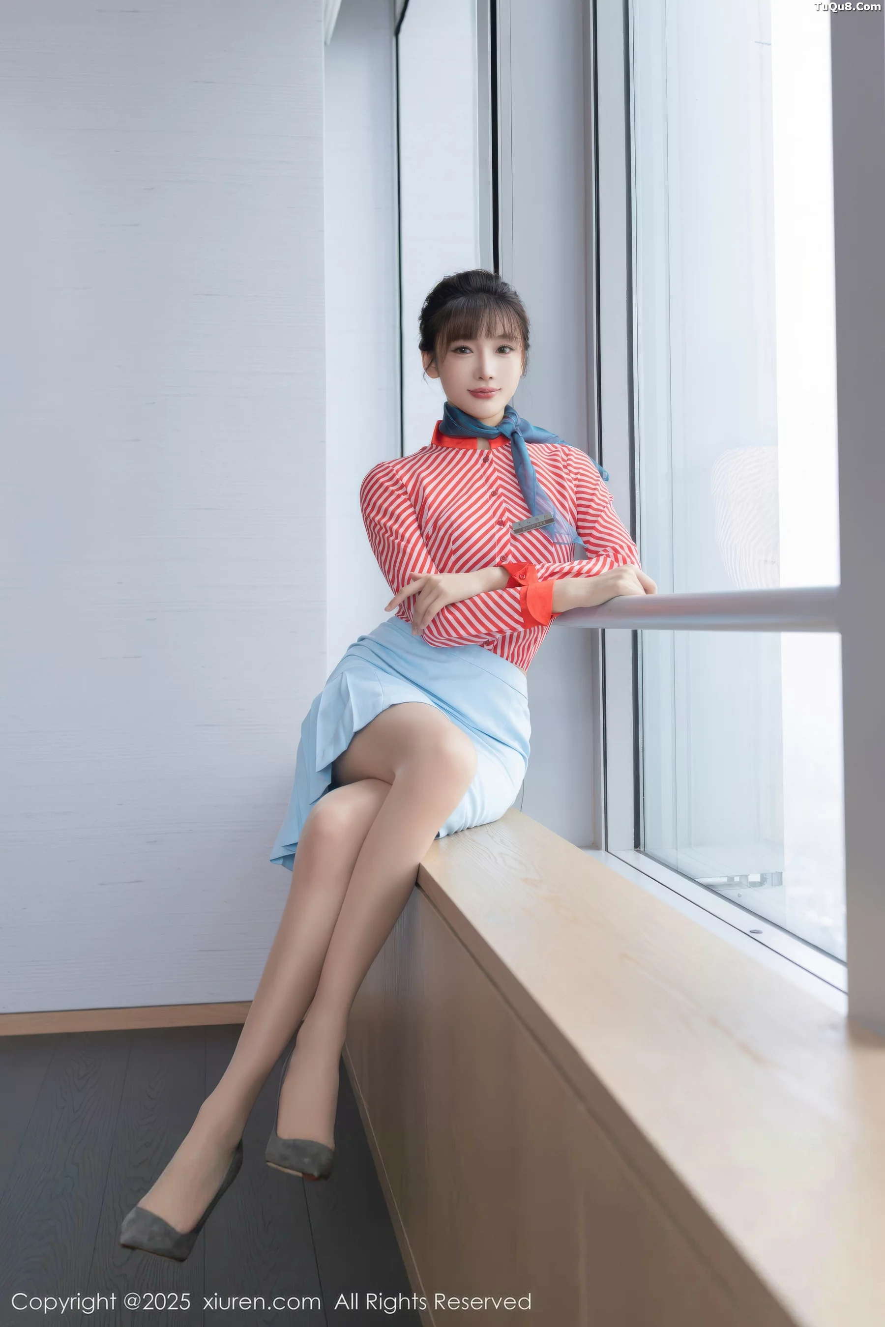 [[XiuRen秀人网]秀人网]No.10932_模特陆萱萱性感条纹服饰露紫色蕾丝内衣秀柔美身姿迷人诱惑写真80P