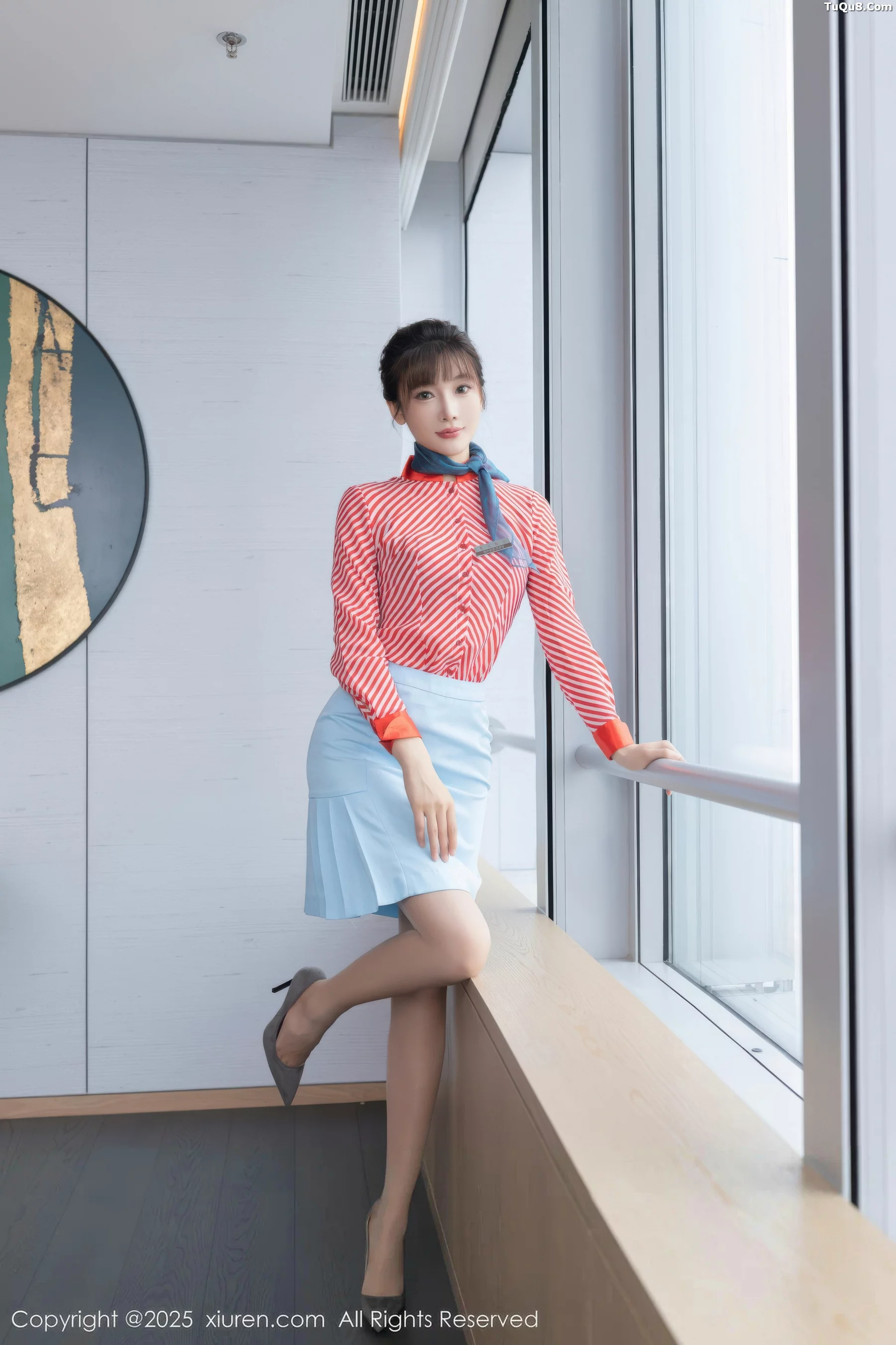 [[XiuRen秀人网]秀人网]No.10932_模特陆萱萱性感条纹服饰露紫色蕾丝内衣秀柔美身姿迷人诱惑写真80P