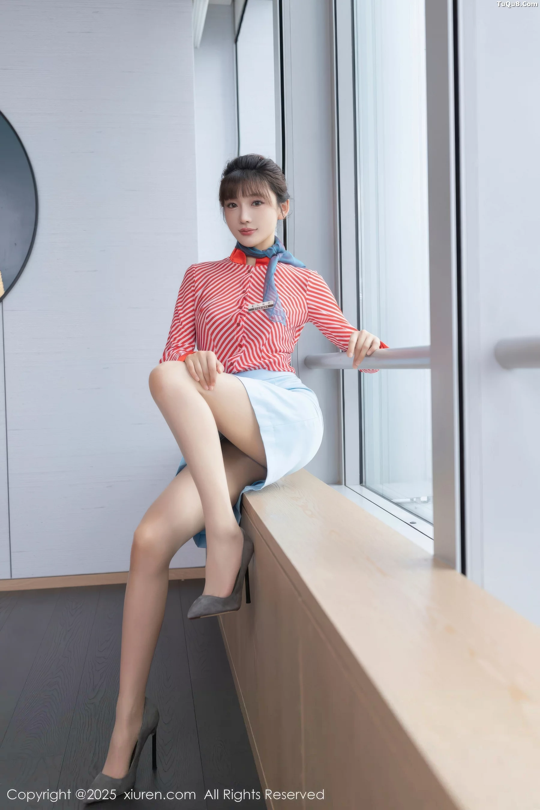 [[XiuRen秀人网]秀人网]No.10932_模特陆萱萱性感条纹服饰露紫色蕾丝内衣秀柔美身姿迷人诱惑写真80P