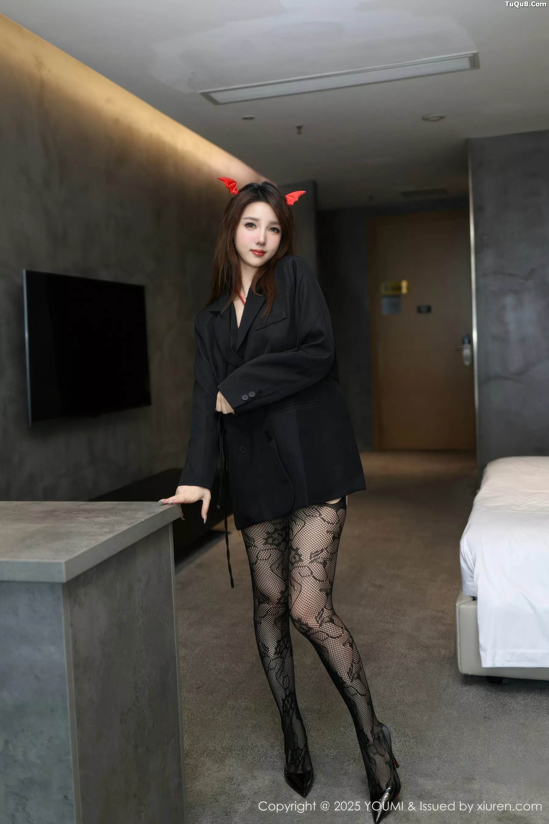 [YouMi尤蜜荟]Vol.1176_模特Twins-夭夭性感黑色情趣连体网袜秀惹火身材极致诱惑写真53P