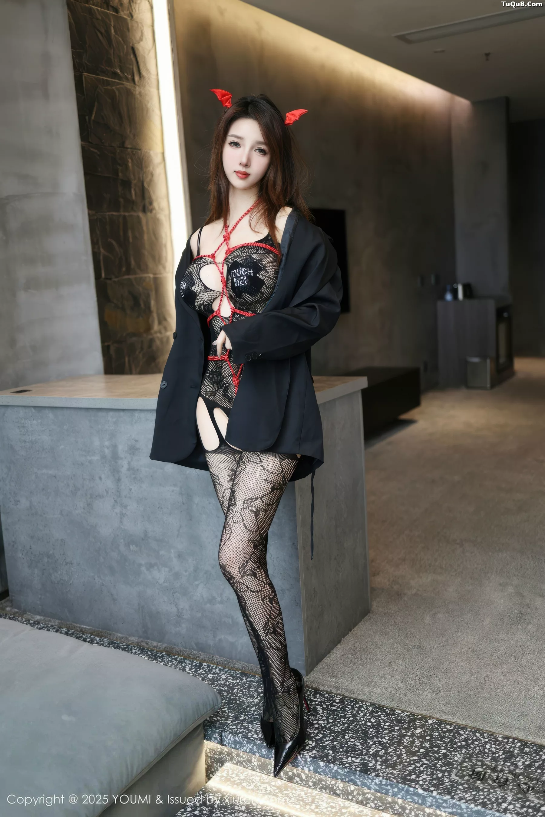 [YouMi尤蜜荟]Vol.1176_模特Twins-夭夭性感黑色情趣连体网袜秀惹火身材极致诱惑写真53P