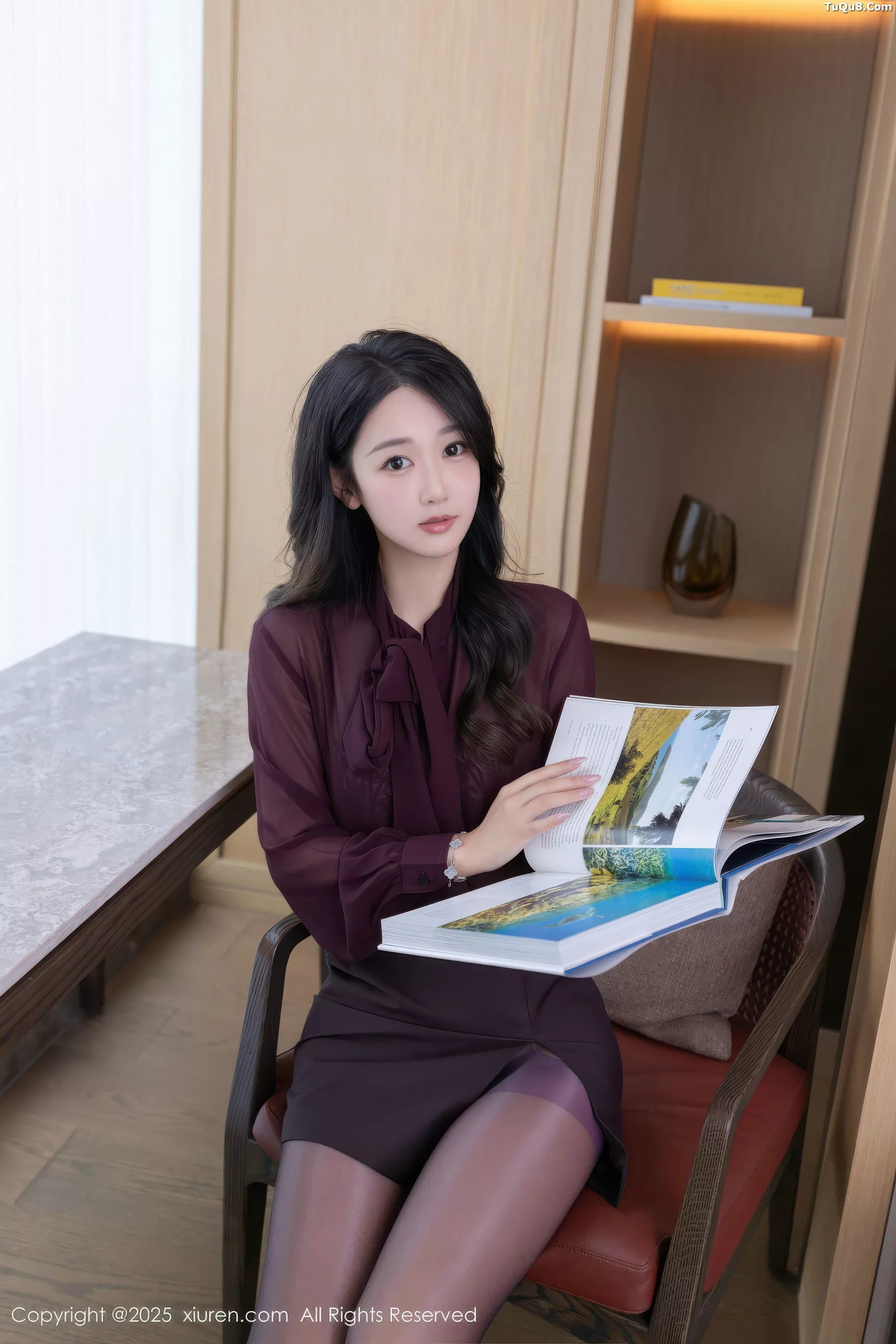 [[XiuRen秀人网]秀人网]No.10941_模特唐安琪性感OL服饰露黑色内衣配紫色丝袜秀曼妙身姿诱惑写真76P