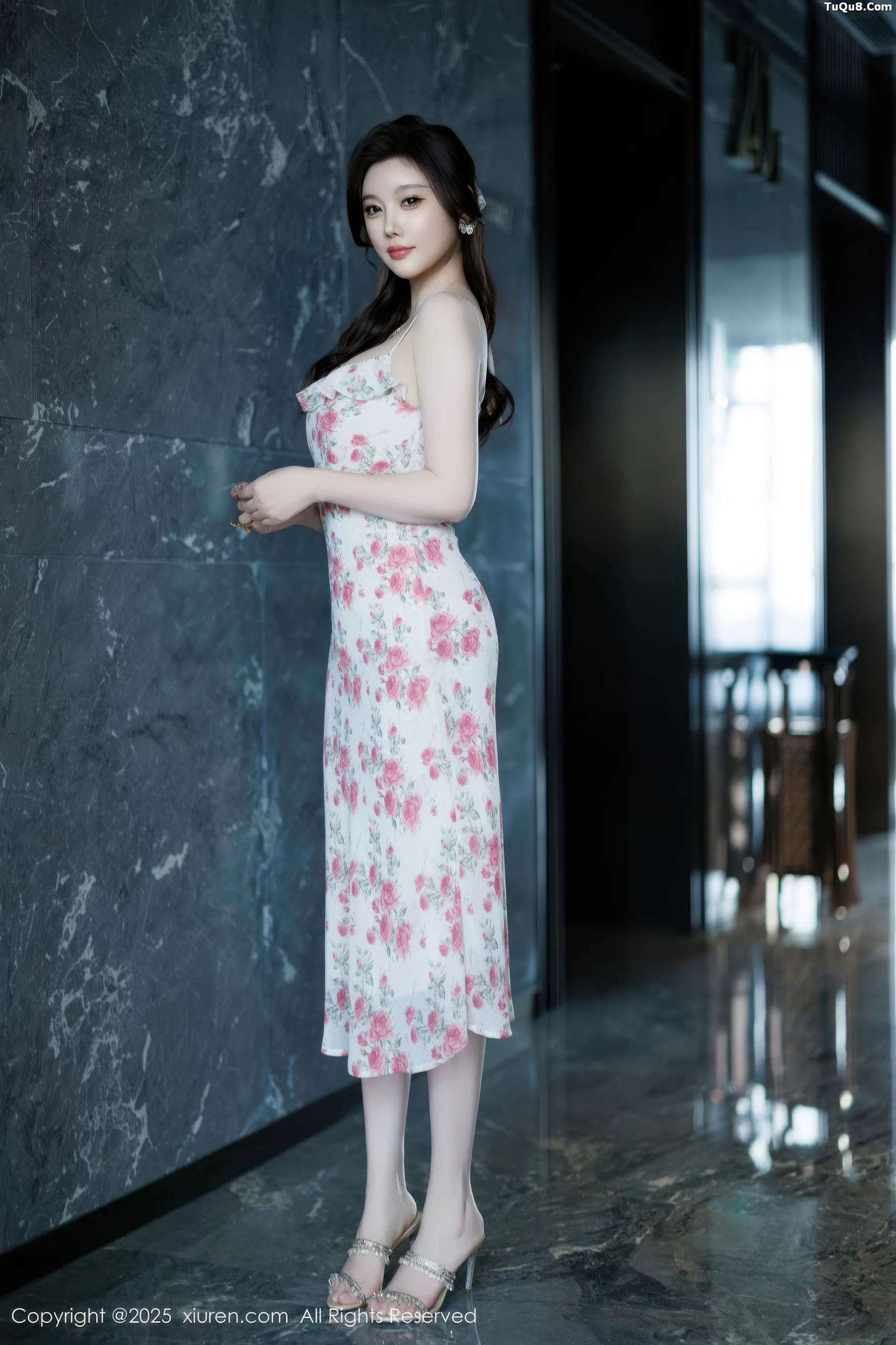 [[XiuRen秀人网]秀人网]No.10977_女神CHENCHEN.性感碎花裙露白色情趣内衣秀丰腴身材诱惑写真92P