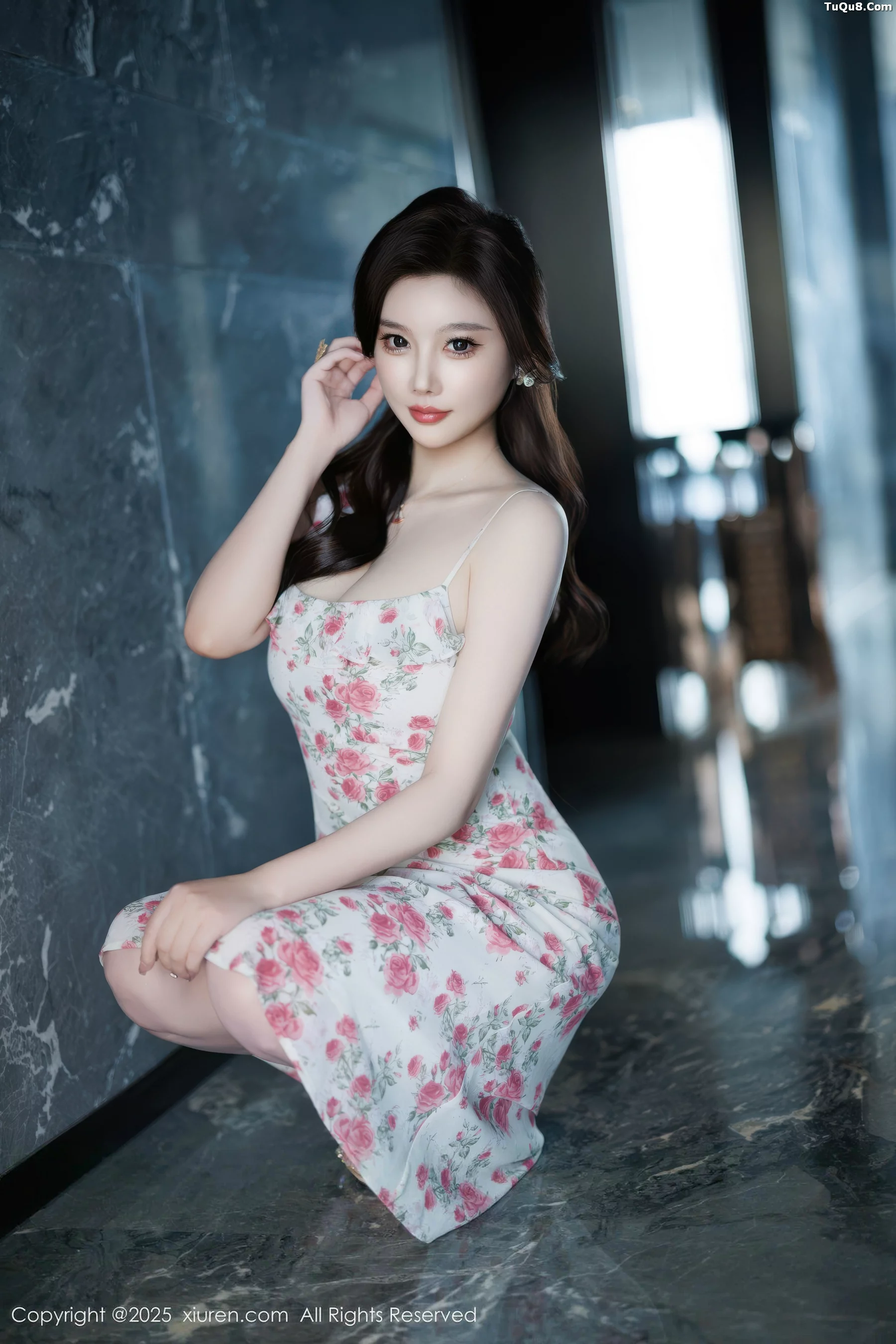 [[XiuRen秀人网]秀人网]No.10977_女神CHENCHEN.性感碎花裙露白色情趣内衣秀丰腴身材诱惑写真92P