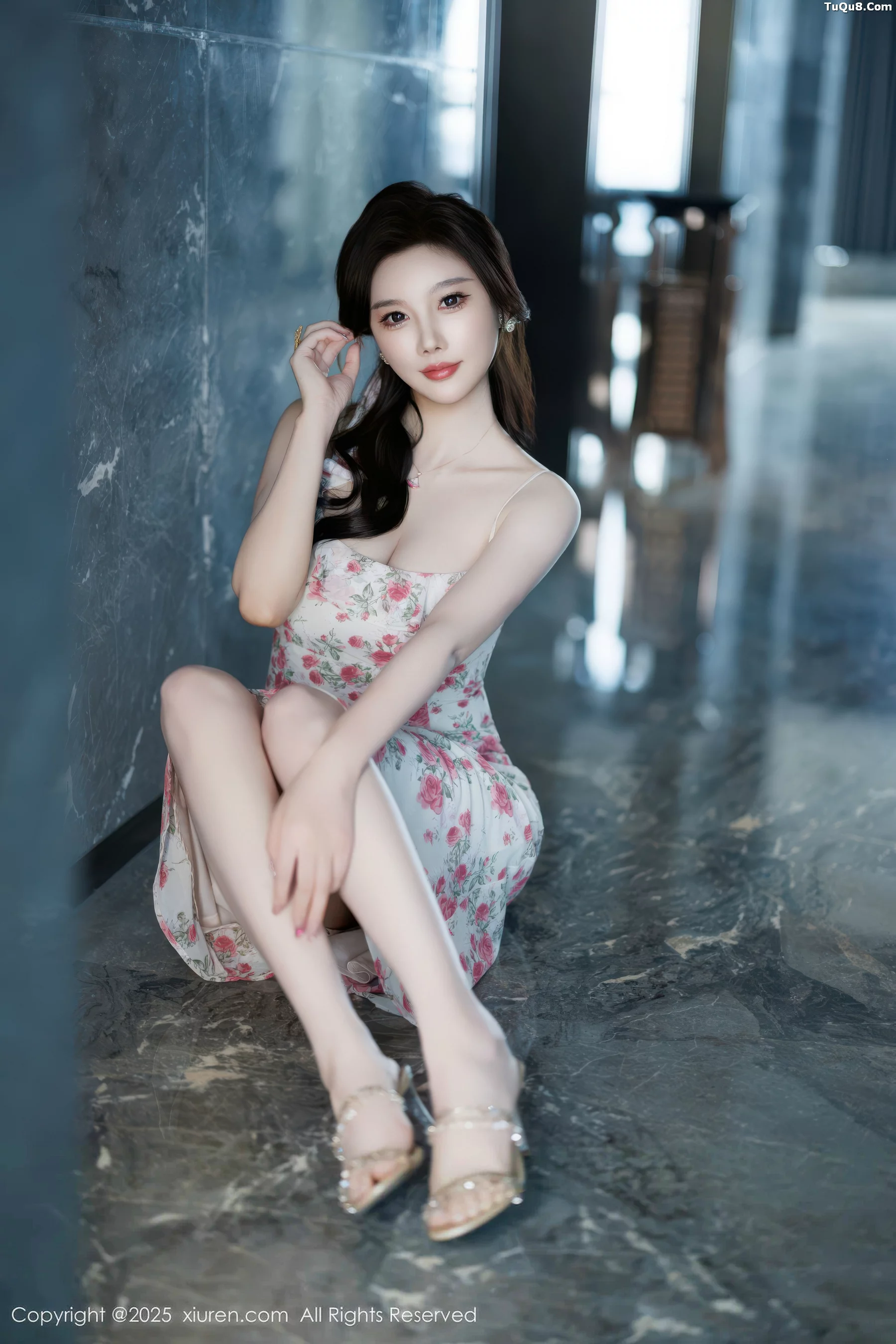 [[XiuRen秀人网]秀人网]No.10977_女神CHENCHEN.性感碎花裙露白色情趣内衣秀丰腴身材诱惑写真92P