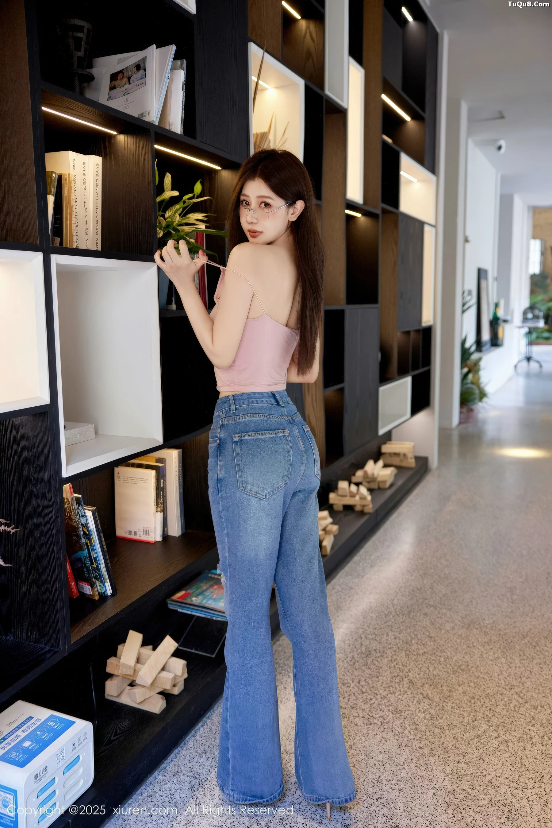 [[XiuRen秀人网]秀人网]No.10983_模特尹甜甜sunny性感粉色上衣配蓝色牛仔裤秀完美身材诱惑写真83P