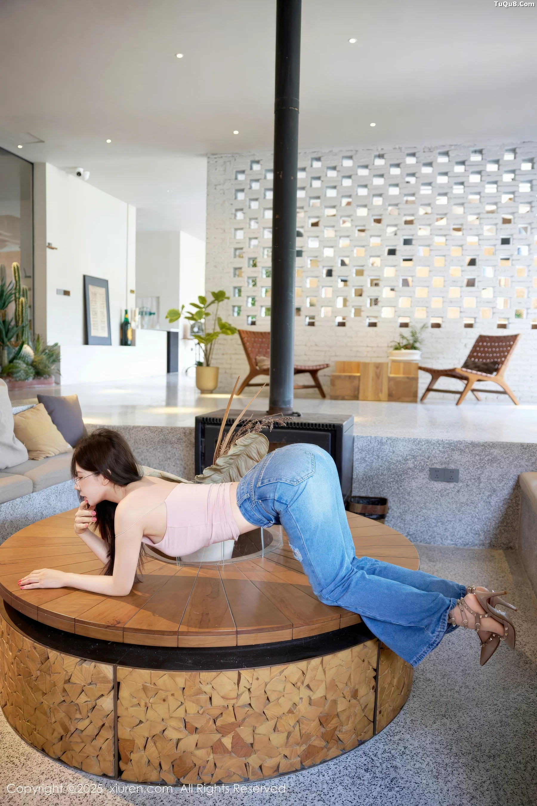 [[XiuRen秀人网]秀人网]No.10983_模特尹甜甜sunny性感粉色上衣配蓝色牛仔裤秀完美身材诱惑写真83P