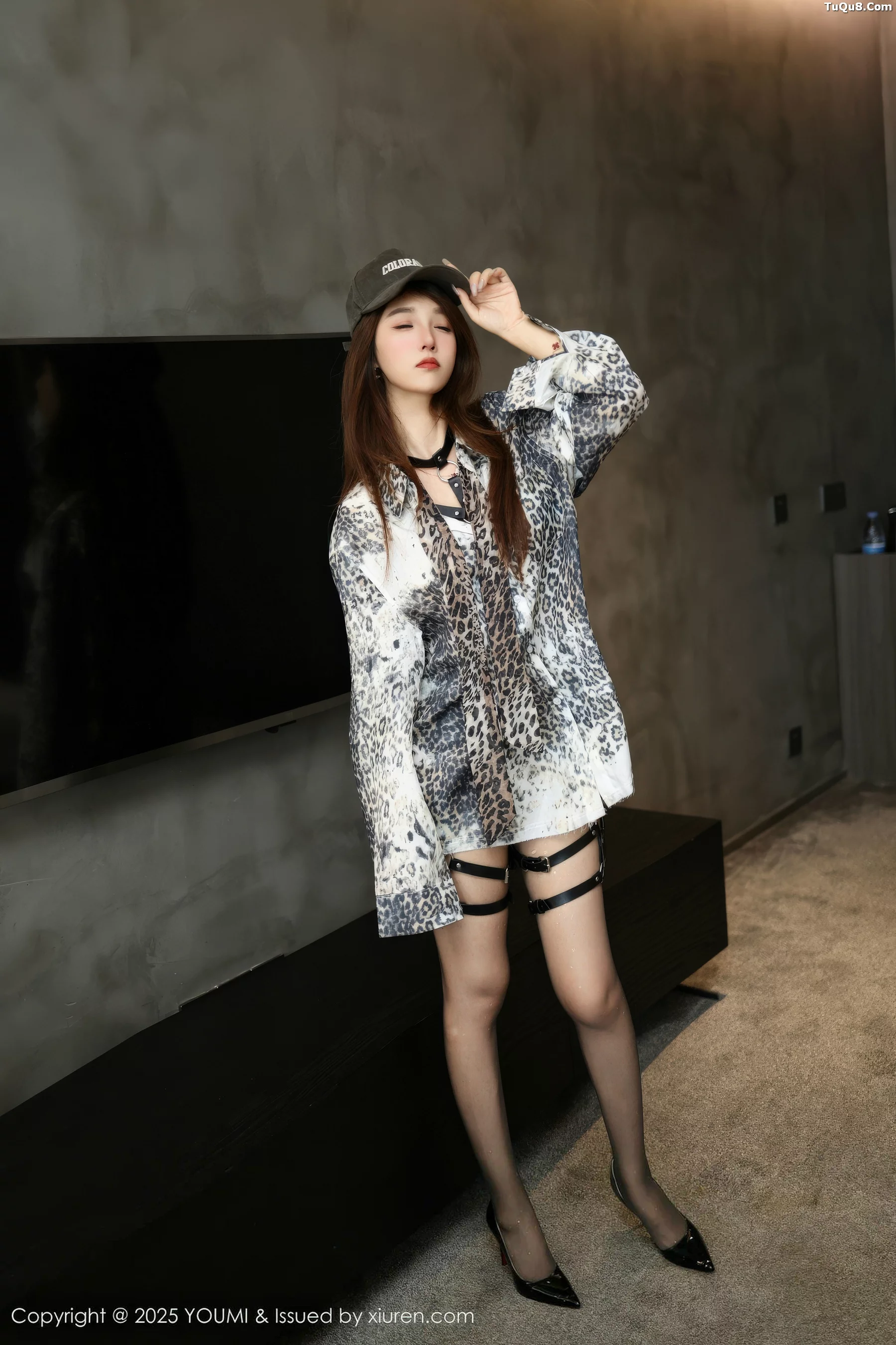 [YouMi尤蜜荟]Vol.1179_模特Twins-夭夭性感豹纹衬衫露黑色情趣内衣秀惹火身材诱惑写真70P