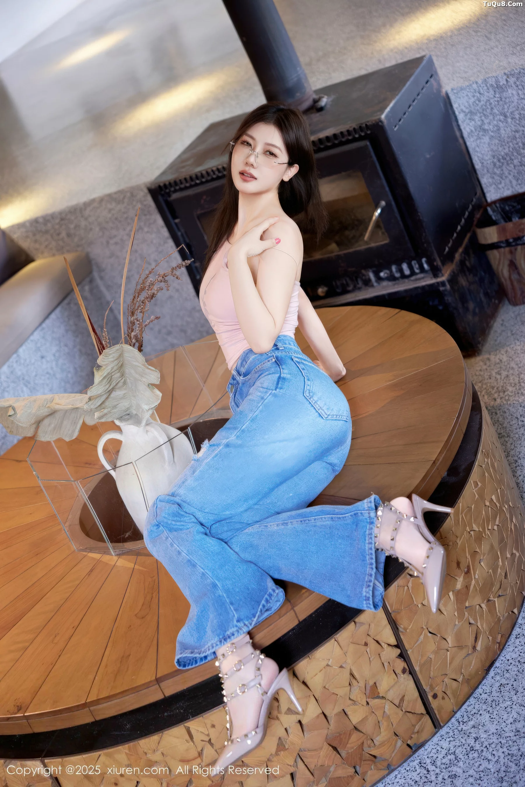 [[XiuRen秀人网]秀人网]No.10983_模特尹甜甜sunny性感粉色上衣配蓝色牛仔裤秀完美身材诱惑写真83P