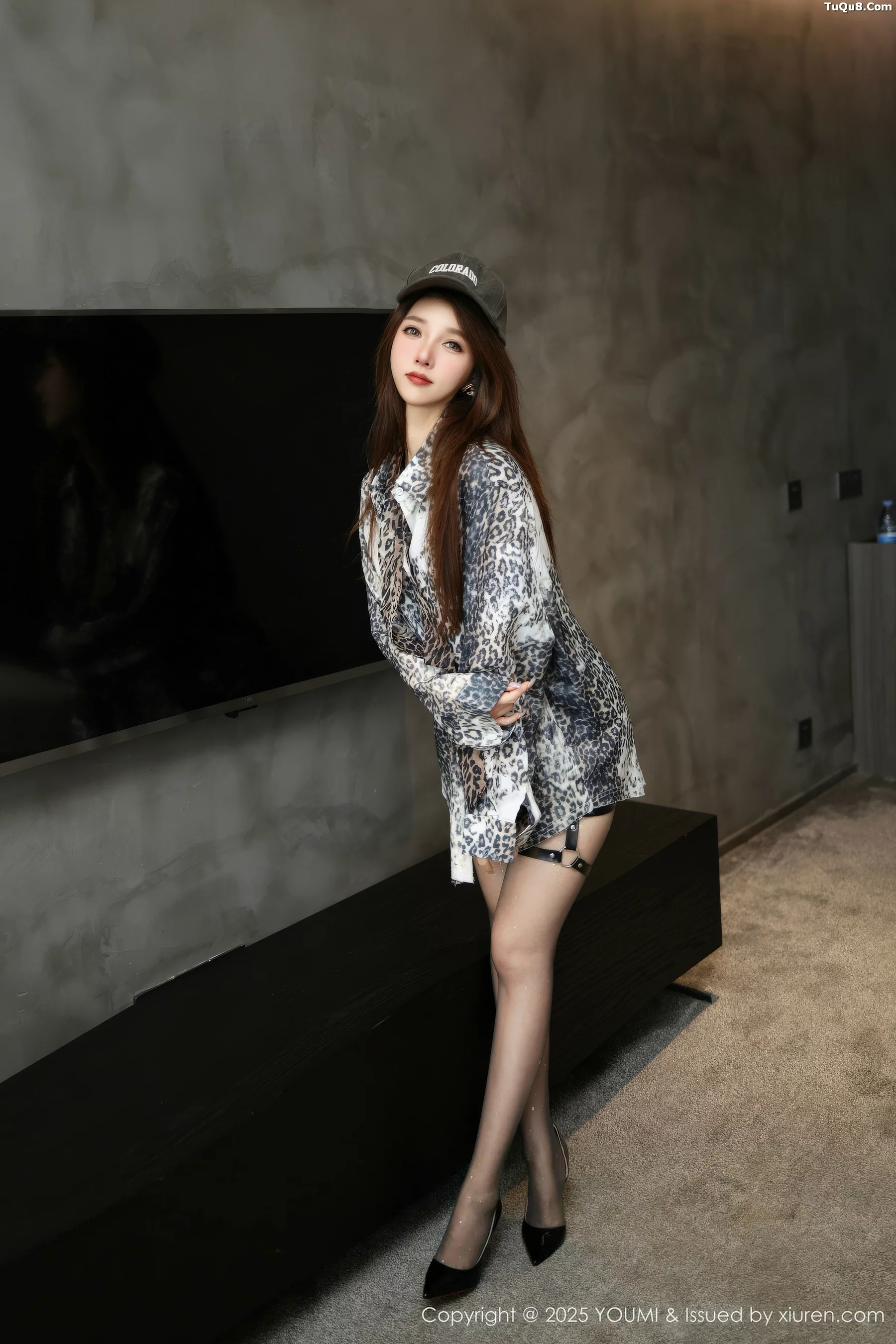 [YouMi尤蜜荟]Vol.1179_模特Twins-夭夭性感豹纹衬衫露黑色情趣内衣秀惹火身材诱惑写真70P