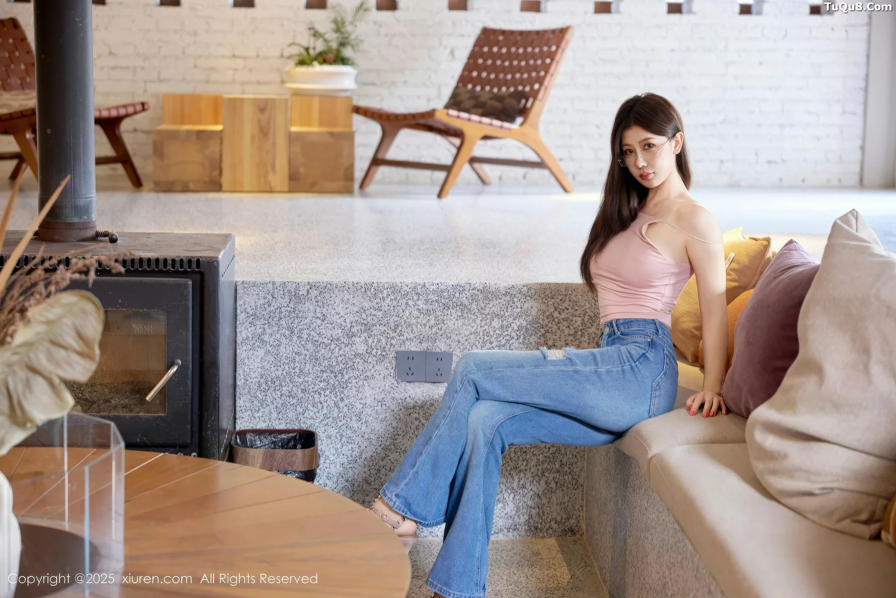 [[XiuRen秀人网]秀人网]No.10983_模特尹甜甜sunny性感粉色上衣配蓝色牛仔裤秀完美身材诱惑写真83P