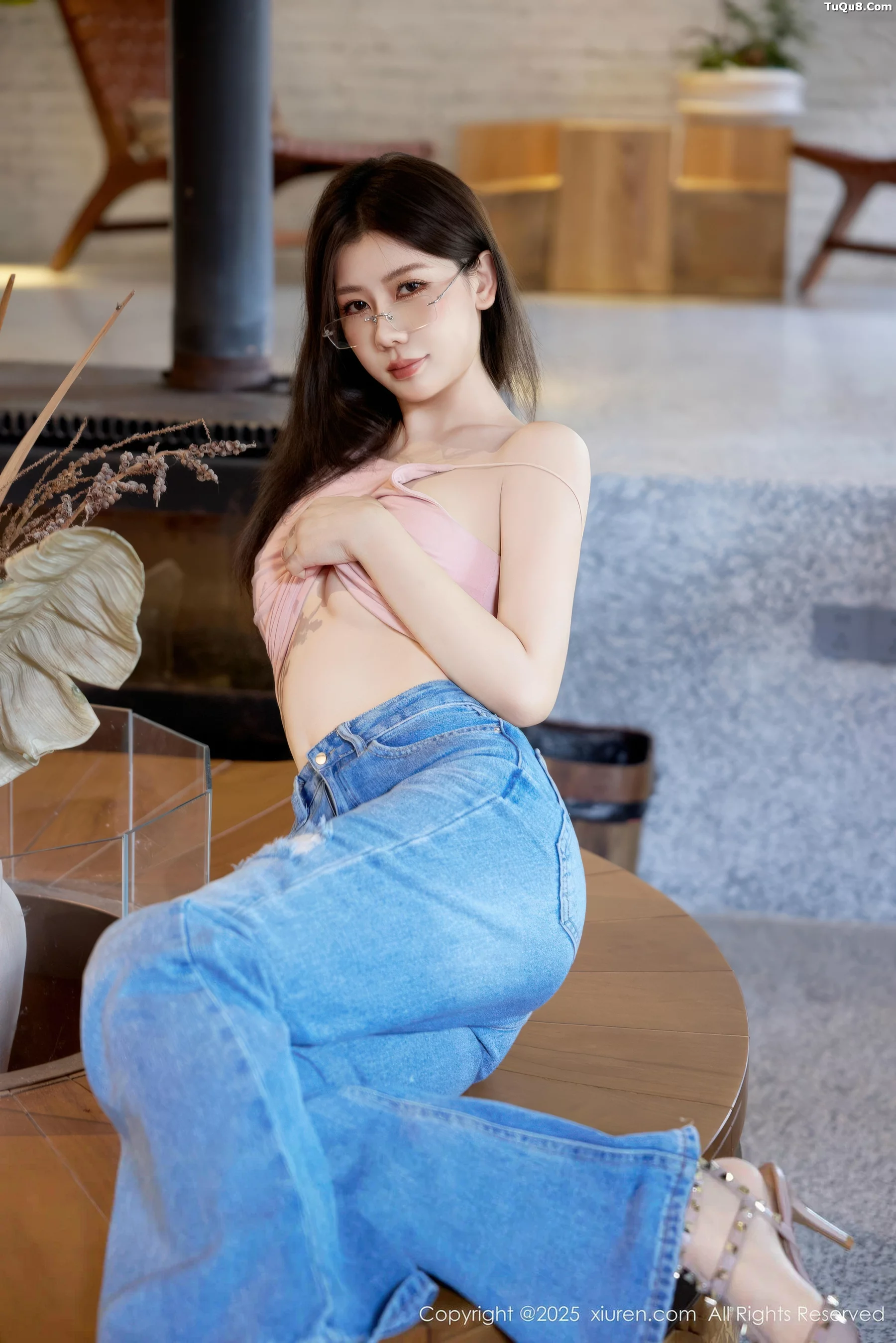 [[XiuRen秀人网]秀人网]No.10983_模特尹甜甜sunny性感粉色上衣配蓝色牛仔裤秀完美身材诱惑写真83P