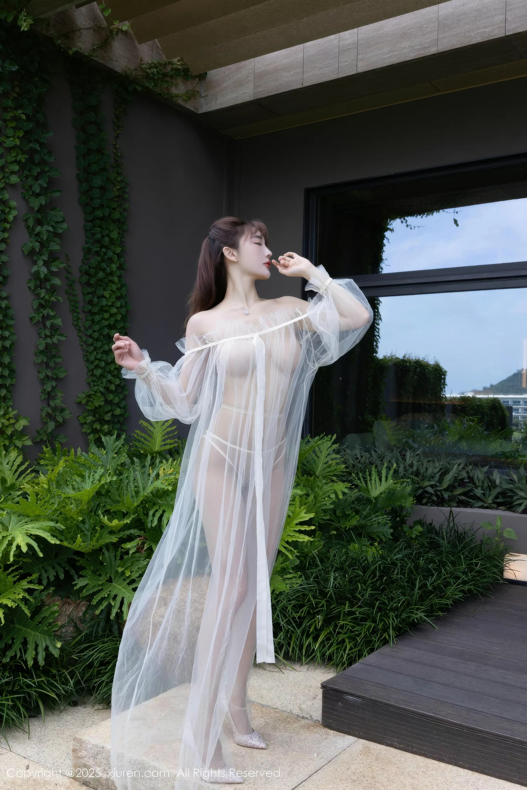 [[XiuRen秀人网]秀人网]No.10903_模特陆萱萱性感轻透白色薄纱配超薄肉丝秀柔美身姿惹火诱惑写真70P