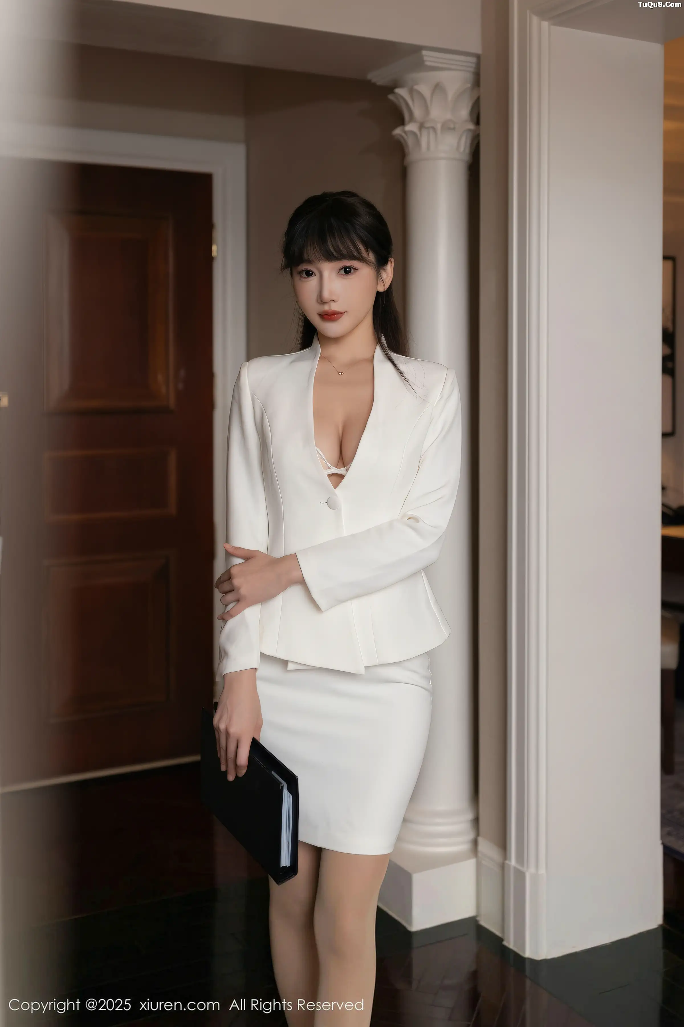 [[XiuRen秀人网]秀人网]No.11042_模特陆萱萱性感白色套装露白色内衣配超薄肉丝秀曼妙身材诱惑写真80P