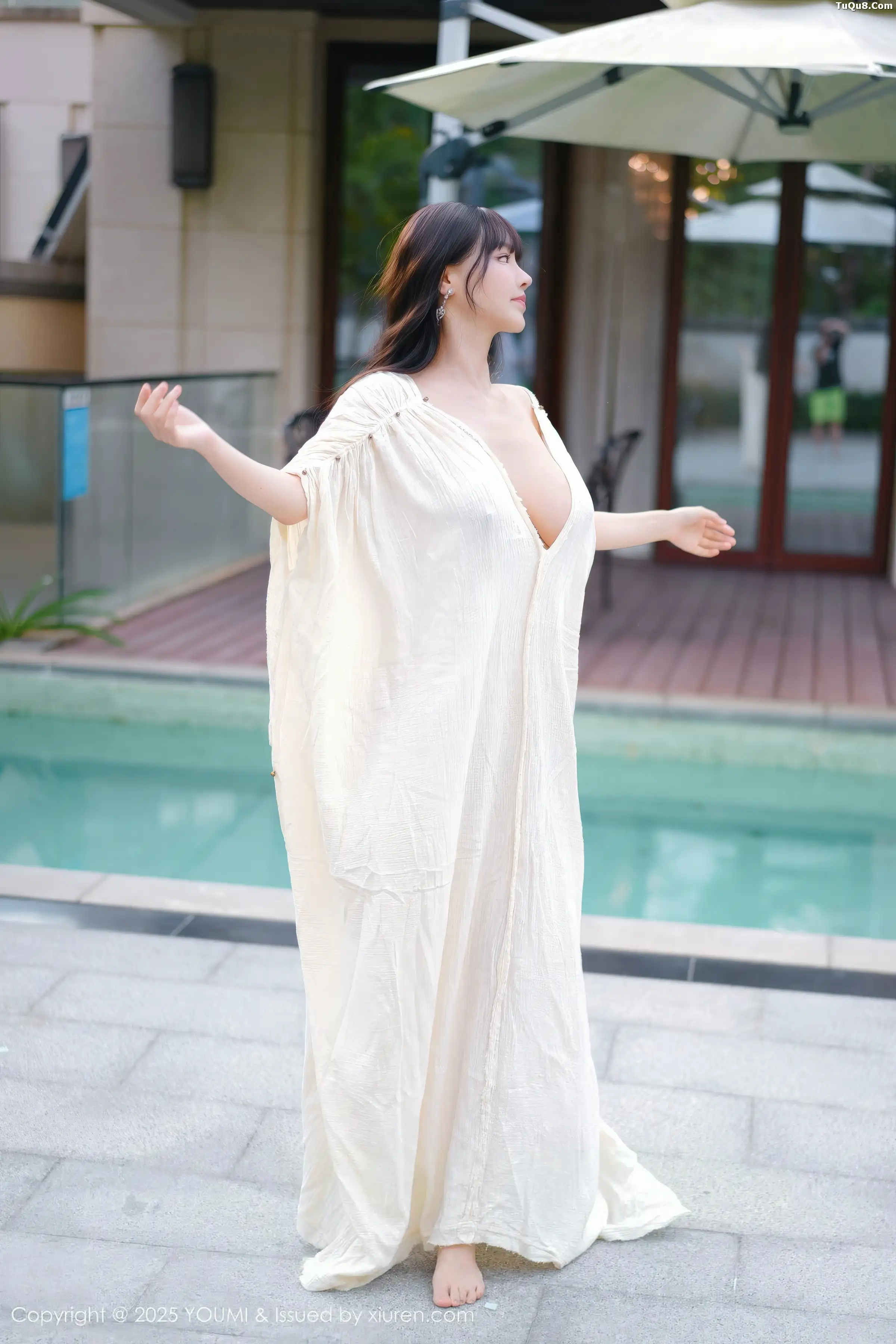 [YouMi尤蜜荟]Vol.1185_女神朱可儿Flora户外泳池性感浅色浴袍秀雪峰美臀撩人诱惑写真85P