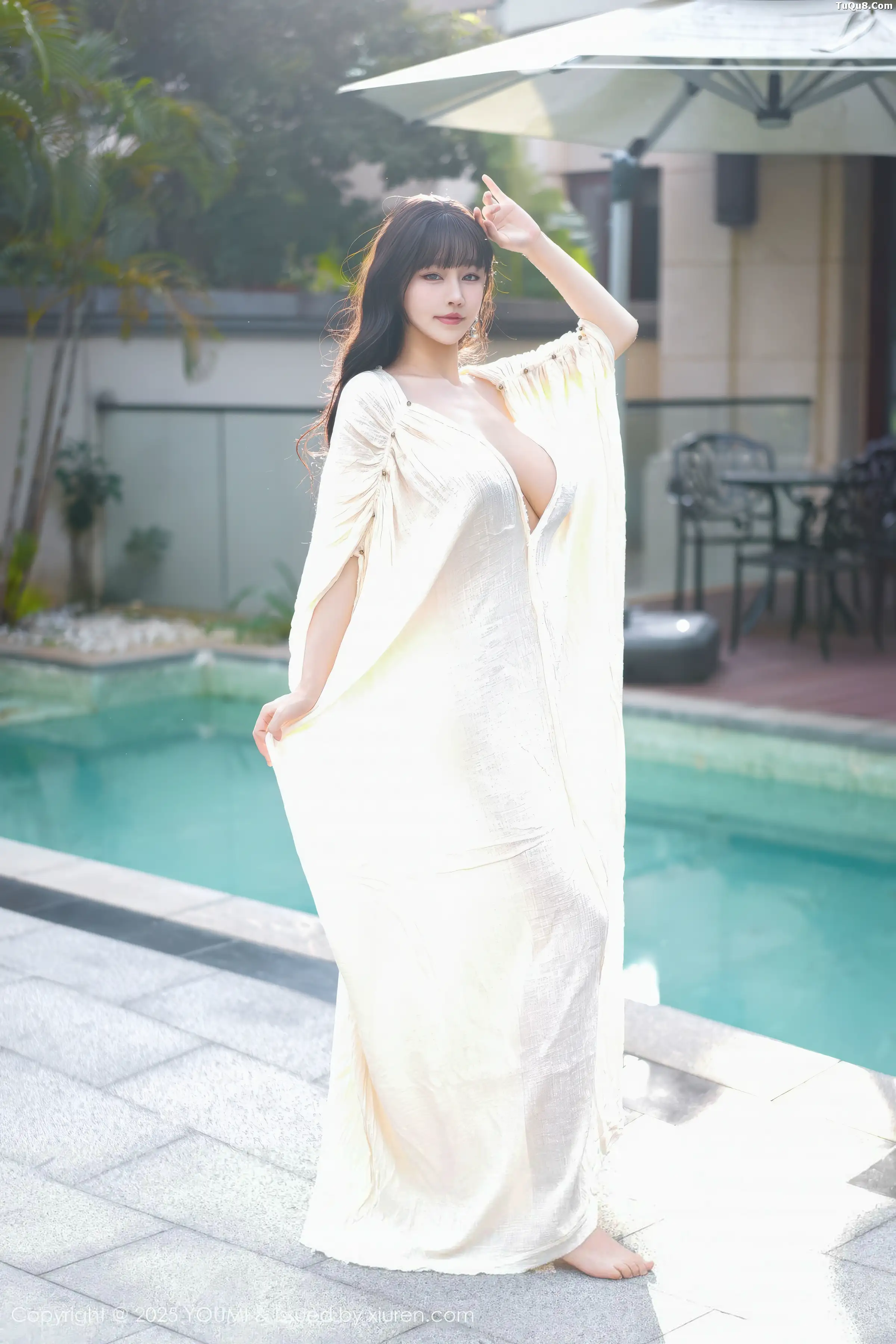 [YouMi尤蜜荟]Vol.1185_女神朱可儿Flora户外泳池性感浅色浴袍秀雪峰美臀撩人诱惑写真85P