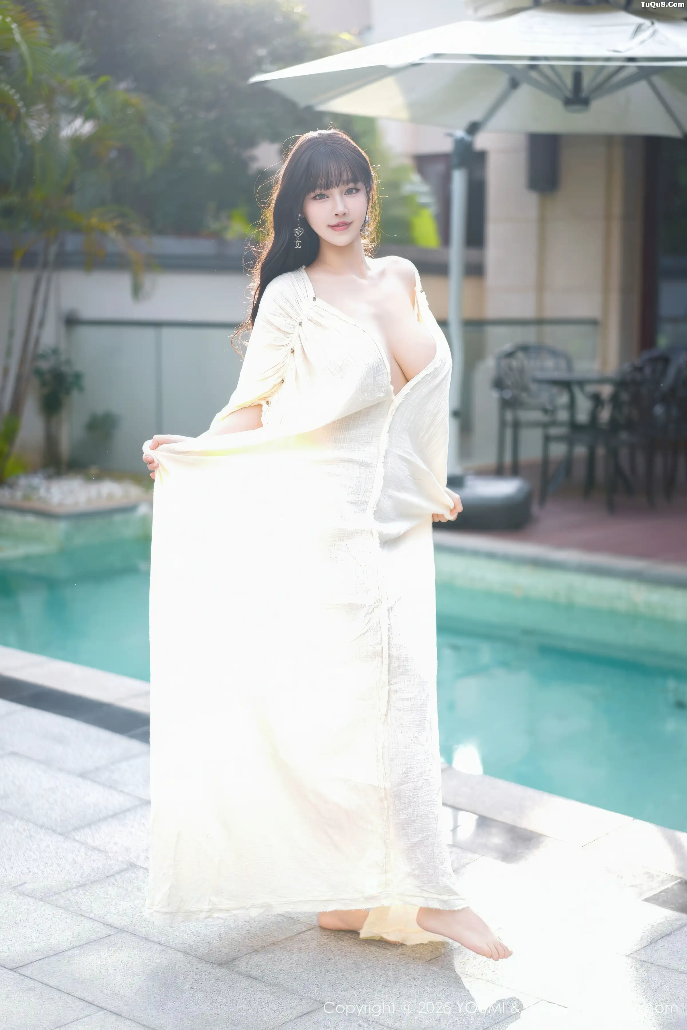 [YouMi尤蜜荟]Vol.1185_女神朱可儿Flora户外泳池性感浅色浴袍秀雪峰美臀撩人诱惑写真85P