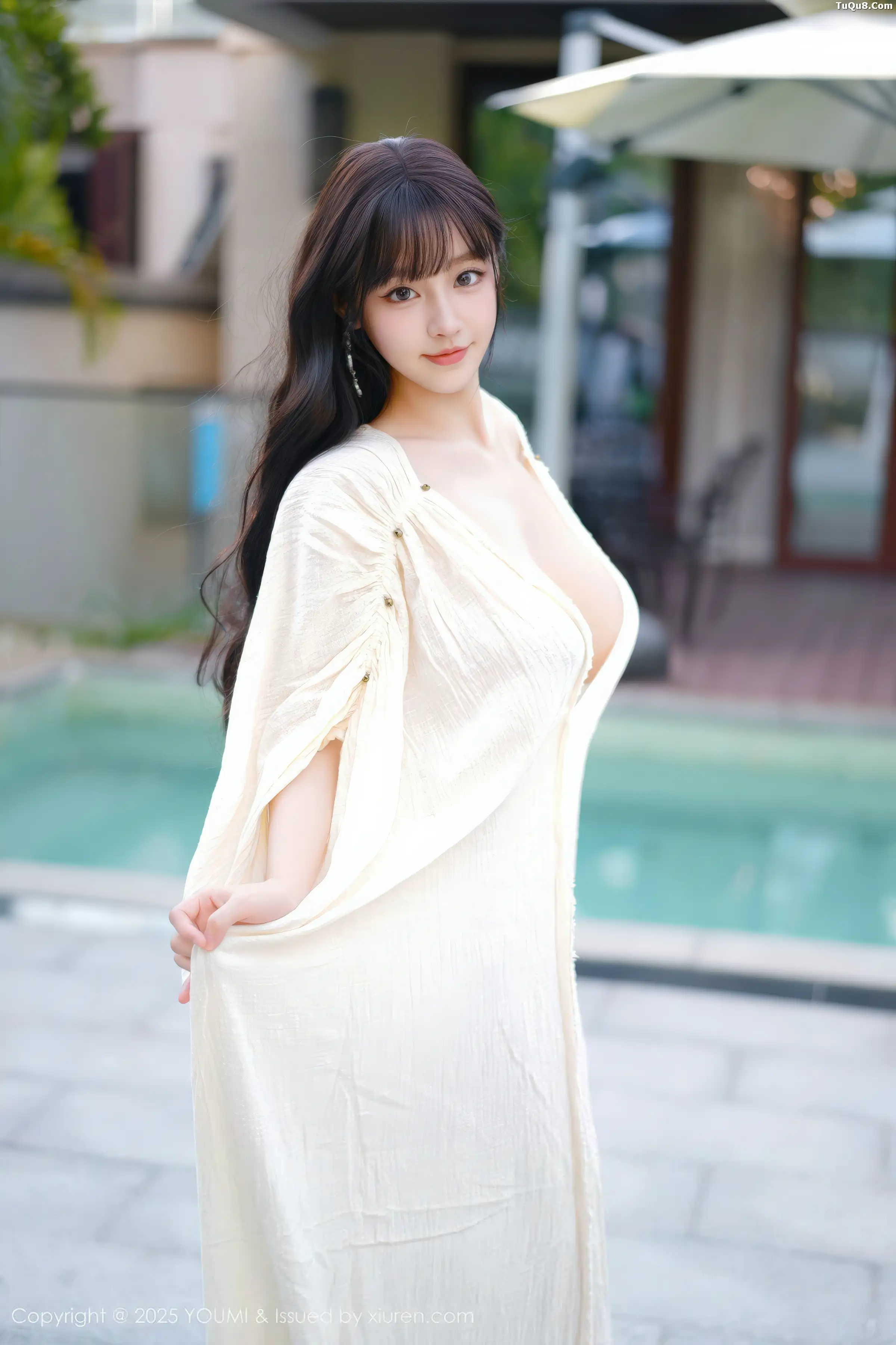 [YouMi尤蜜荟]Vol.1185_女神朱可儿Flora户外泳池性感浅色浴袍秀雪峰美臀撩人诱惑写真85P
