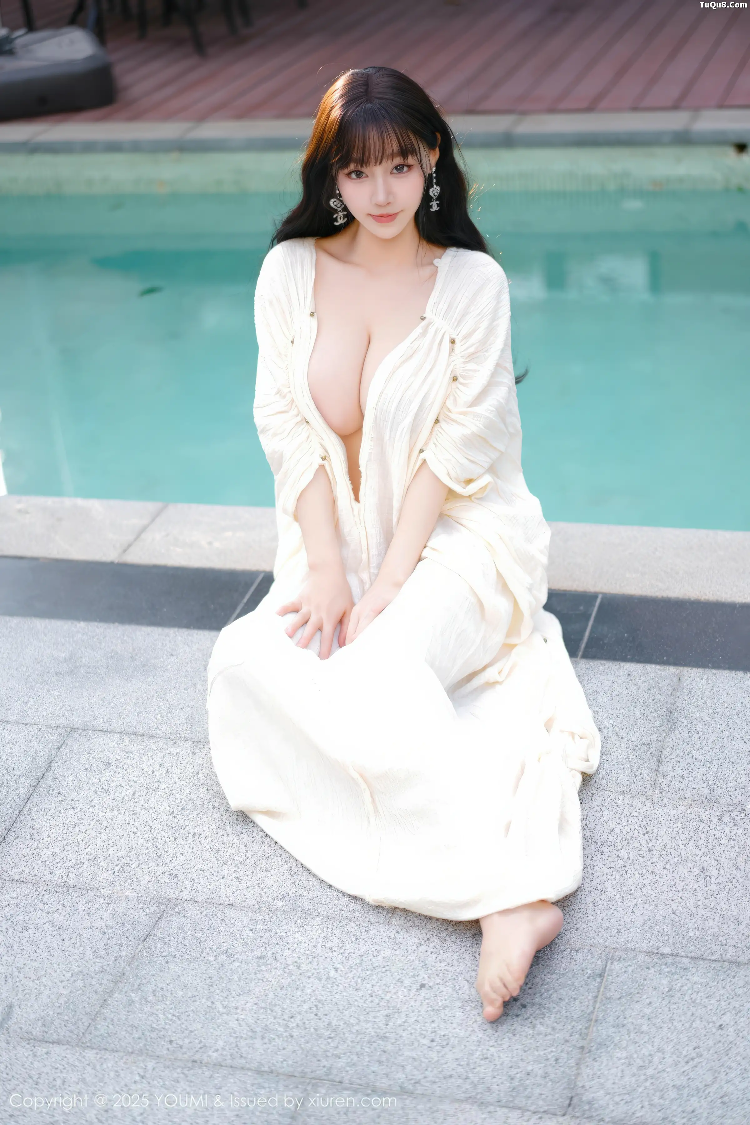 [YouMi尤蜜荟]Vol.1185_女神朱可儿Flora户外泳池性感浅色浴袍秀雪峰美臀撩人诱惑写真85P