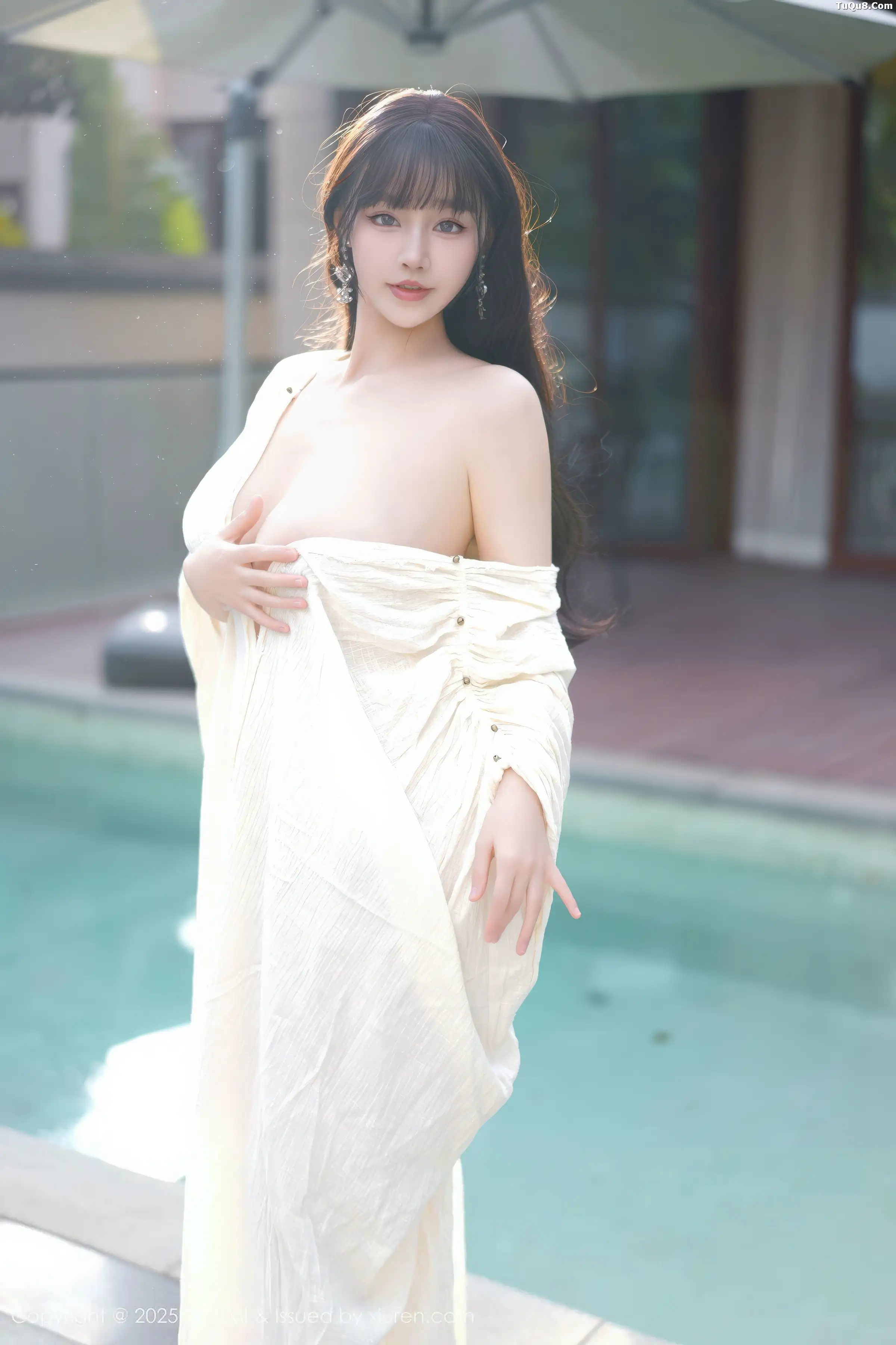 [YouMi尤蜜荟]Vol.1185_女神朱可儿Flora户外泳池性感浅色浴袍秀雪峰美臀撩人诱惑写真85P