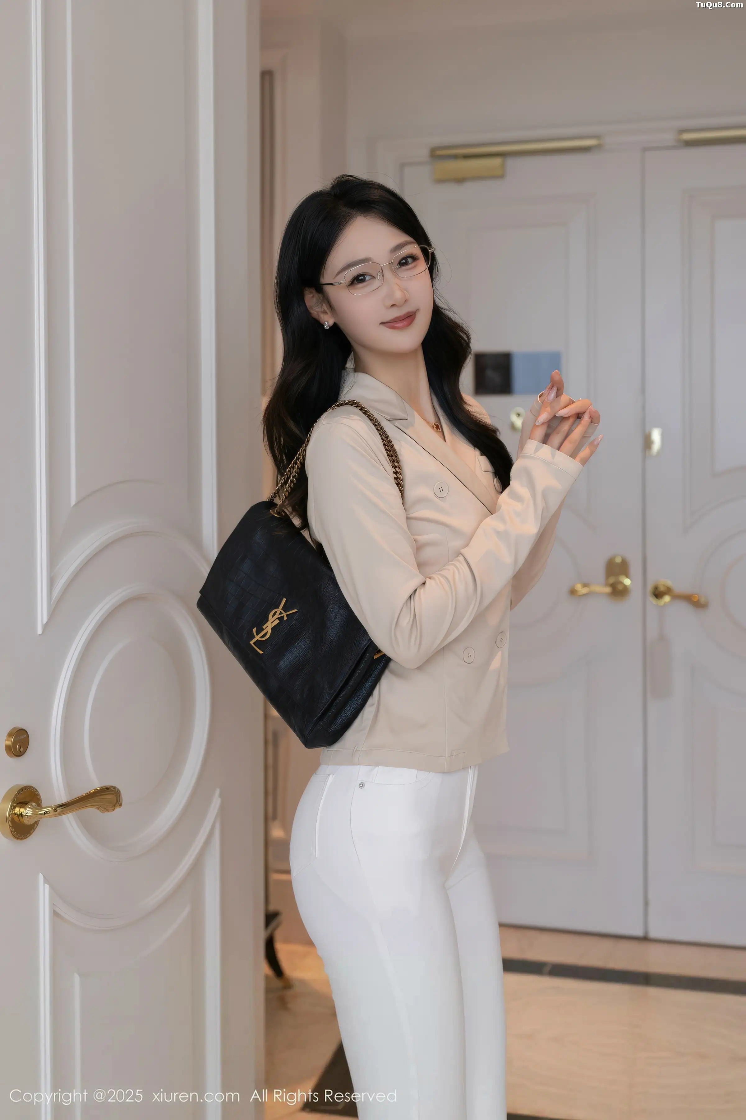 [[XiuRen秀人网]秀人网]No.11053_模特唐安琪性感OL服饰露浅色内衣配超薄肉丝秀曼妙身姿诱惑写真84P